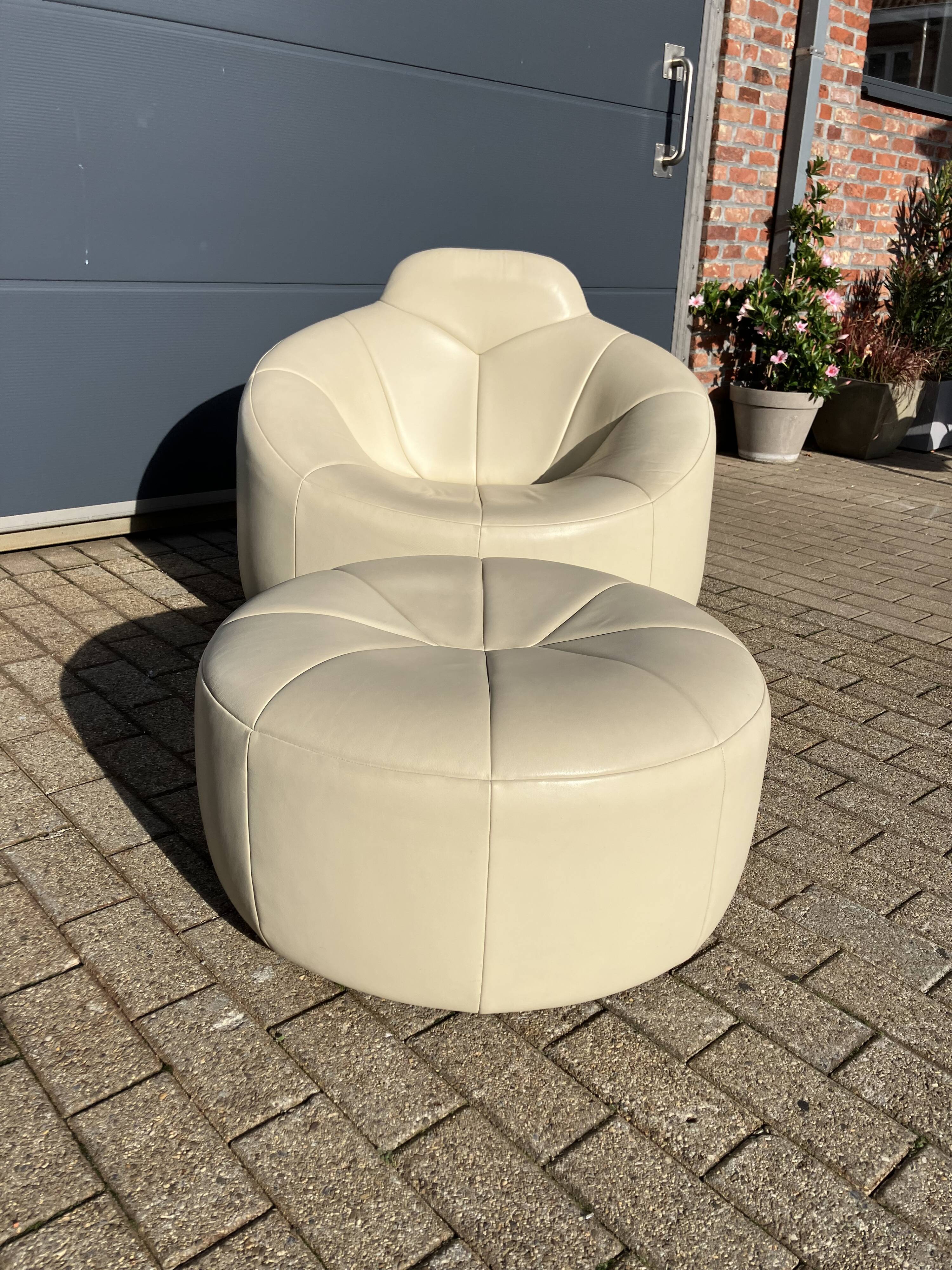 Ligne Roset Pumpkin 1-seater + pouf in beige leather by Pierre Paulin