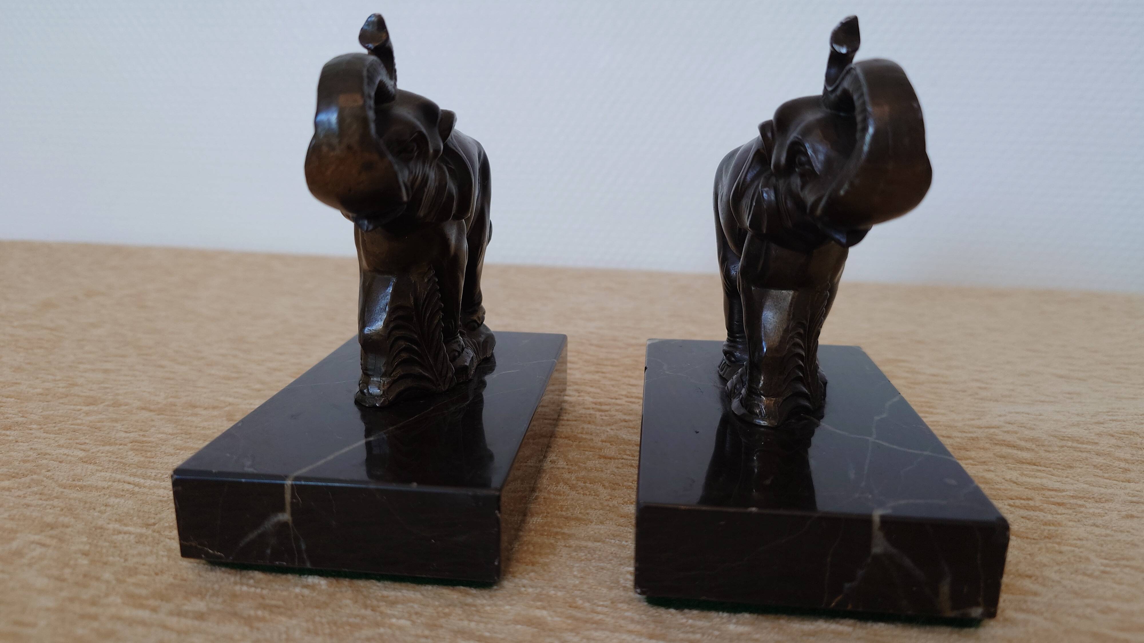 Art Deco bookends signed Gallot – elephants in spelter on marble