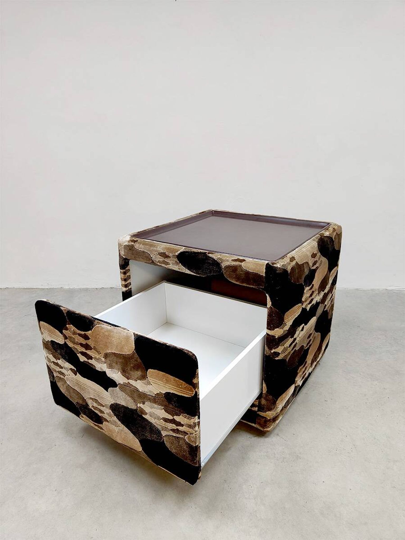 Table de chevet de table d'armoire de boîte de camouflage vintage