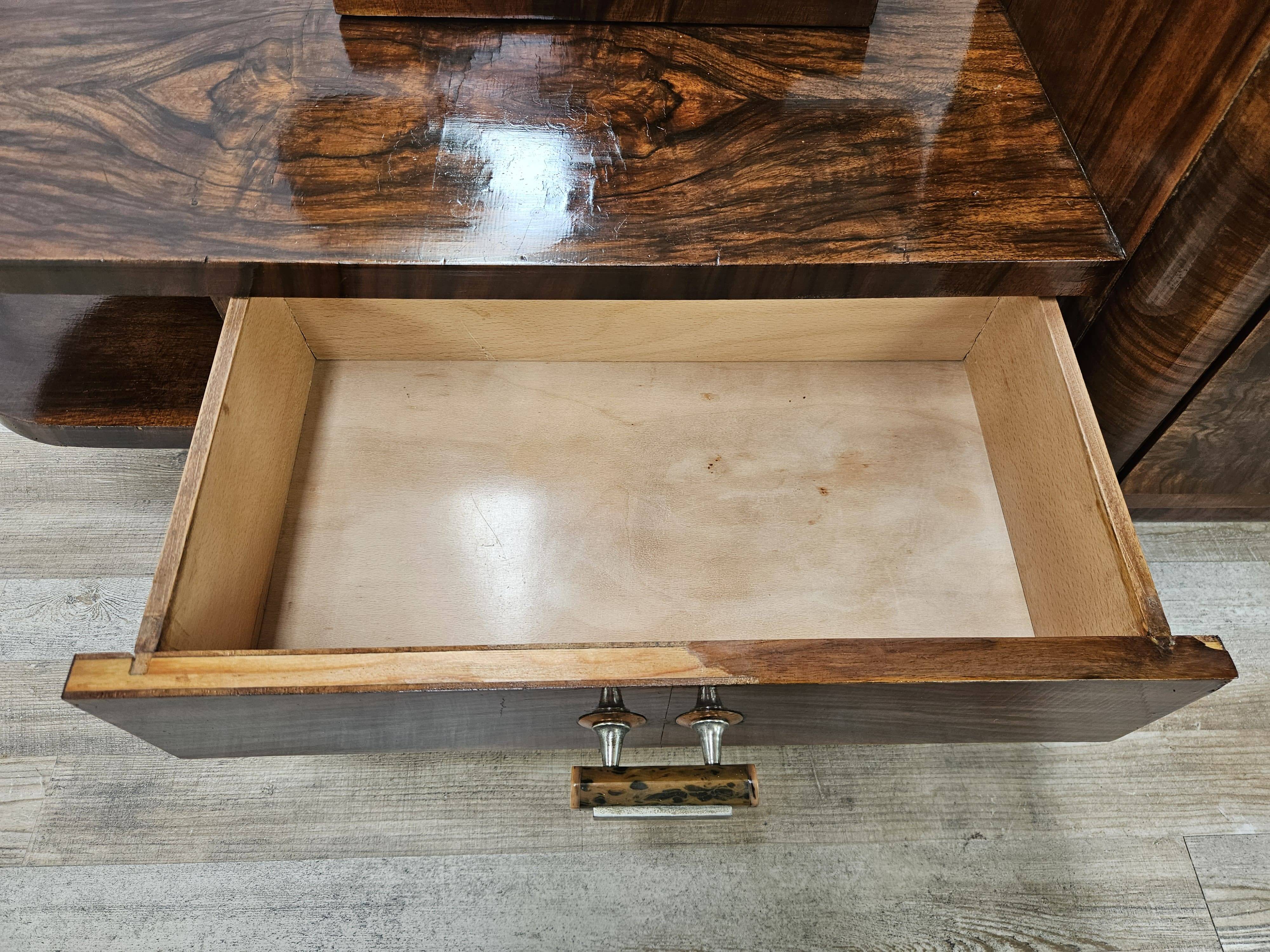 Art Déco Vanity Table in Nutwood with Mirror, Italian Design, 1940s