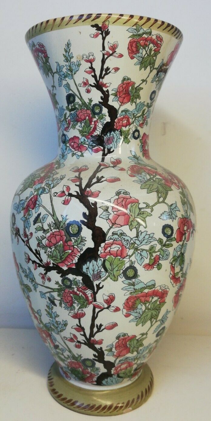 Ceramic vase floral decoration