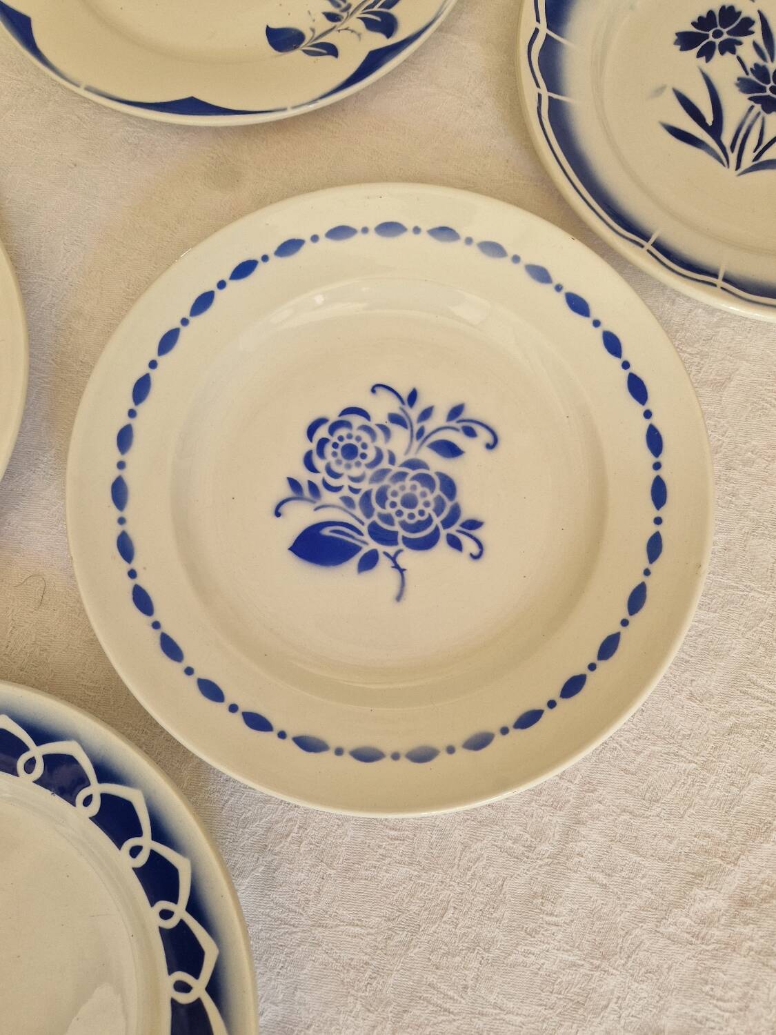 Set of 12 mismatched dinner plates