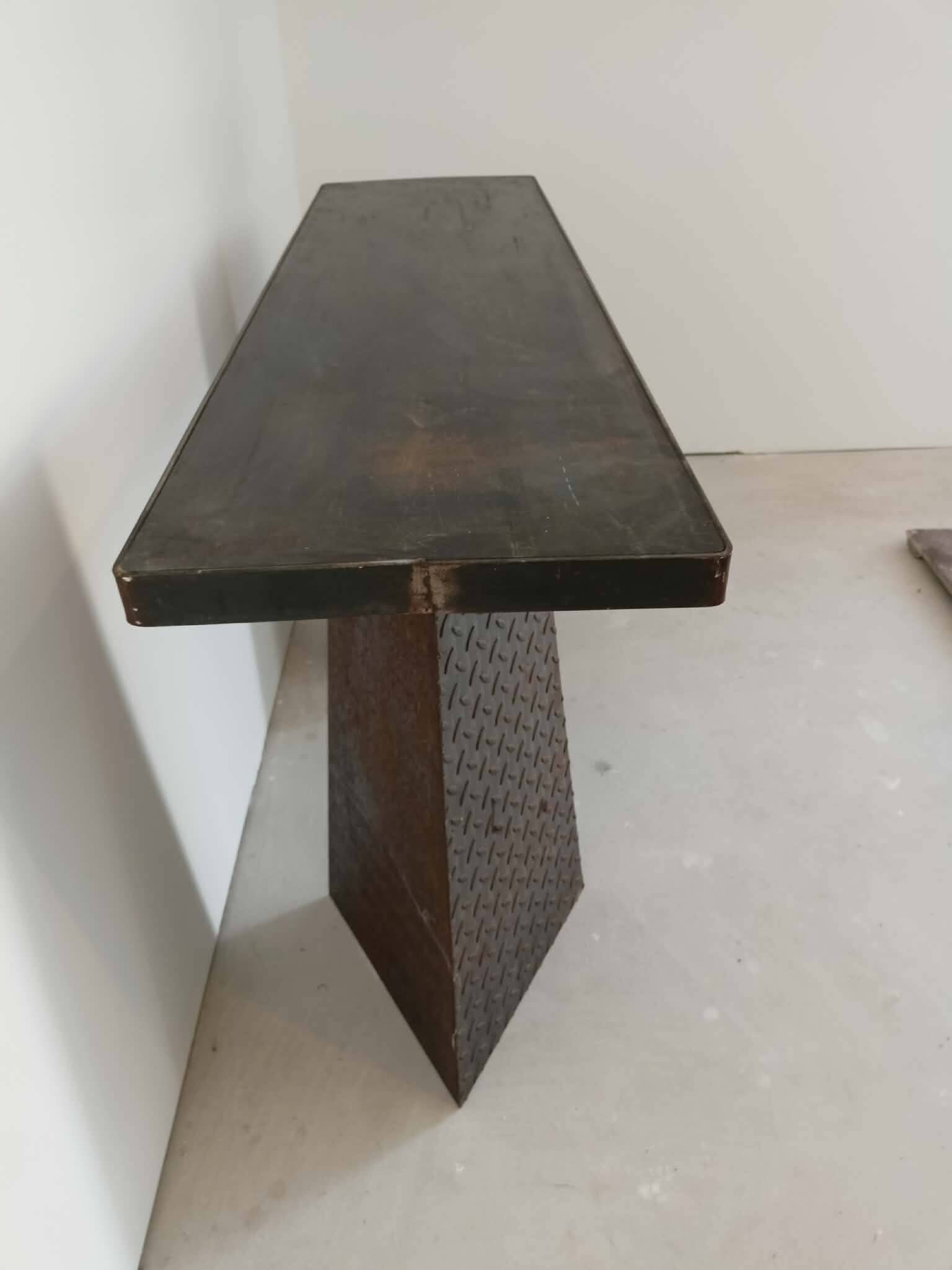Console en acier et plateau massif