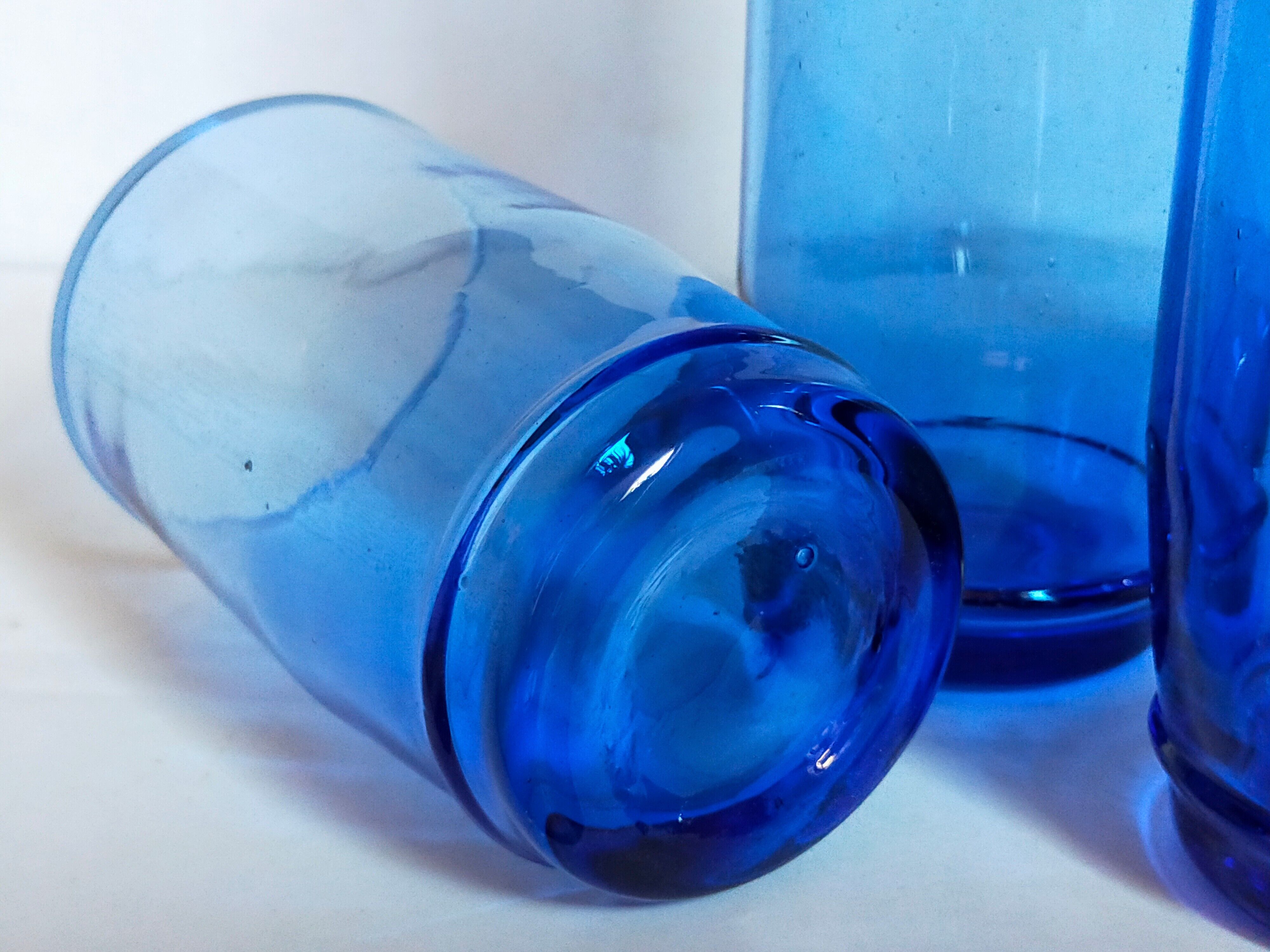 Cinq verres de verrier en verre soufflé vintages