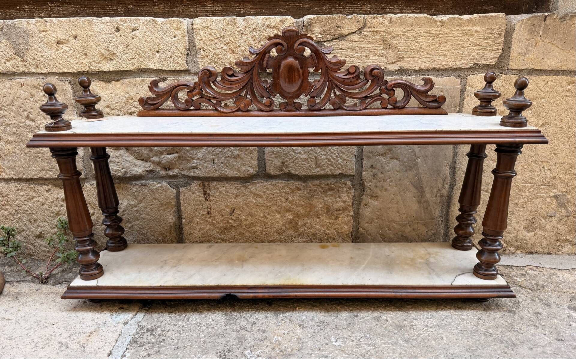 Petite étagère murale/console d’appoint Napoléon III — noyer sculpté e