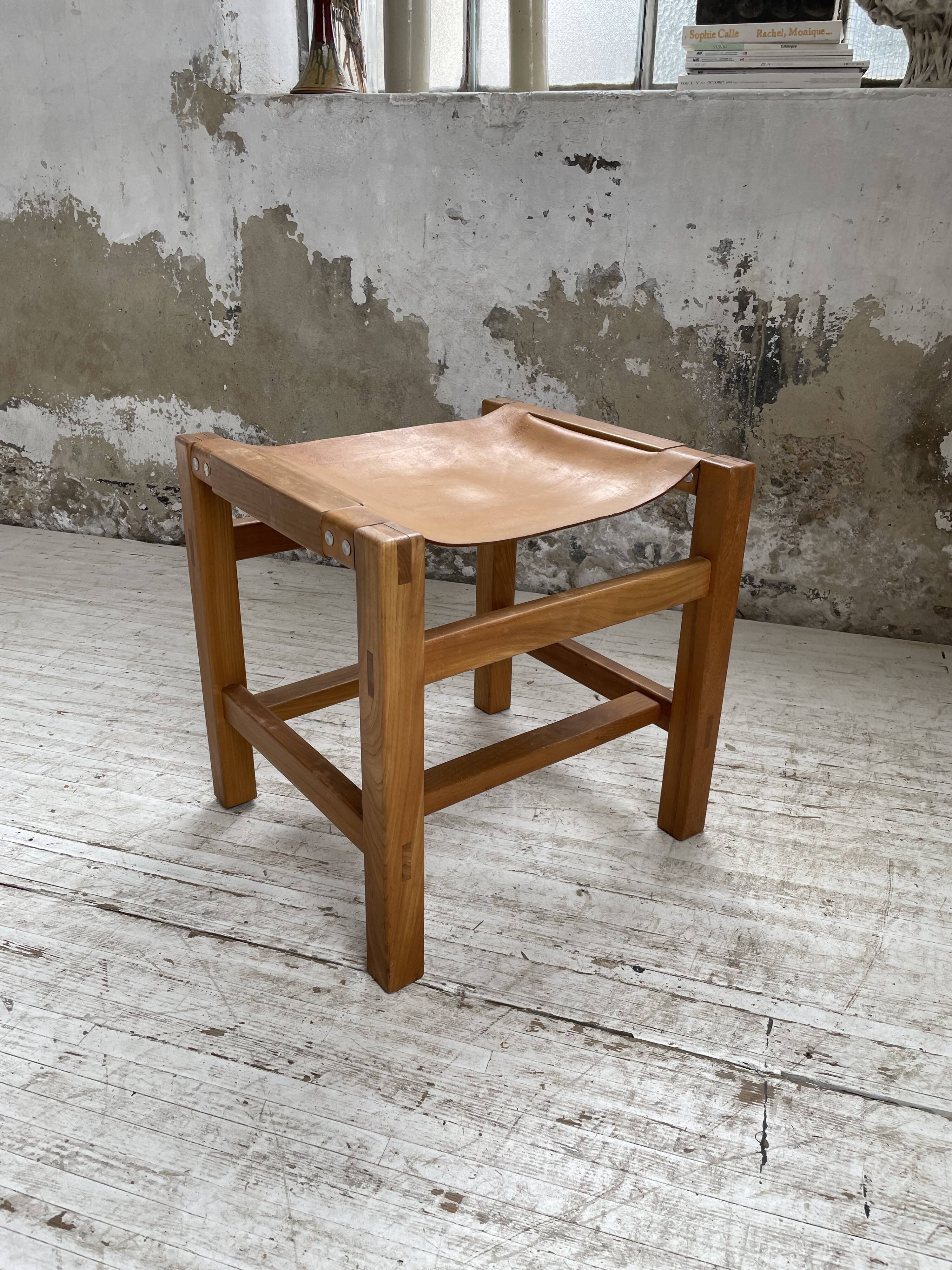 Solid elm and leather stool Maison Regain