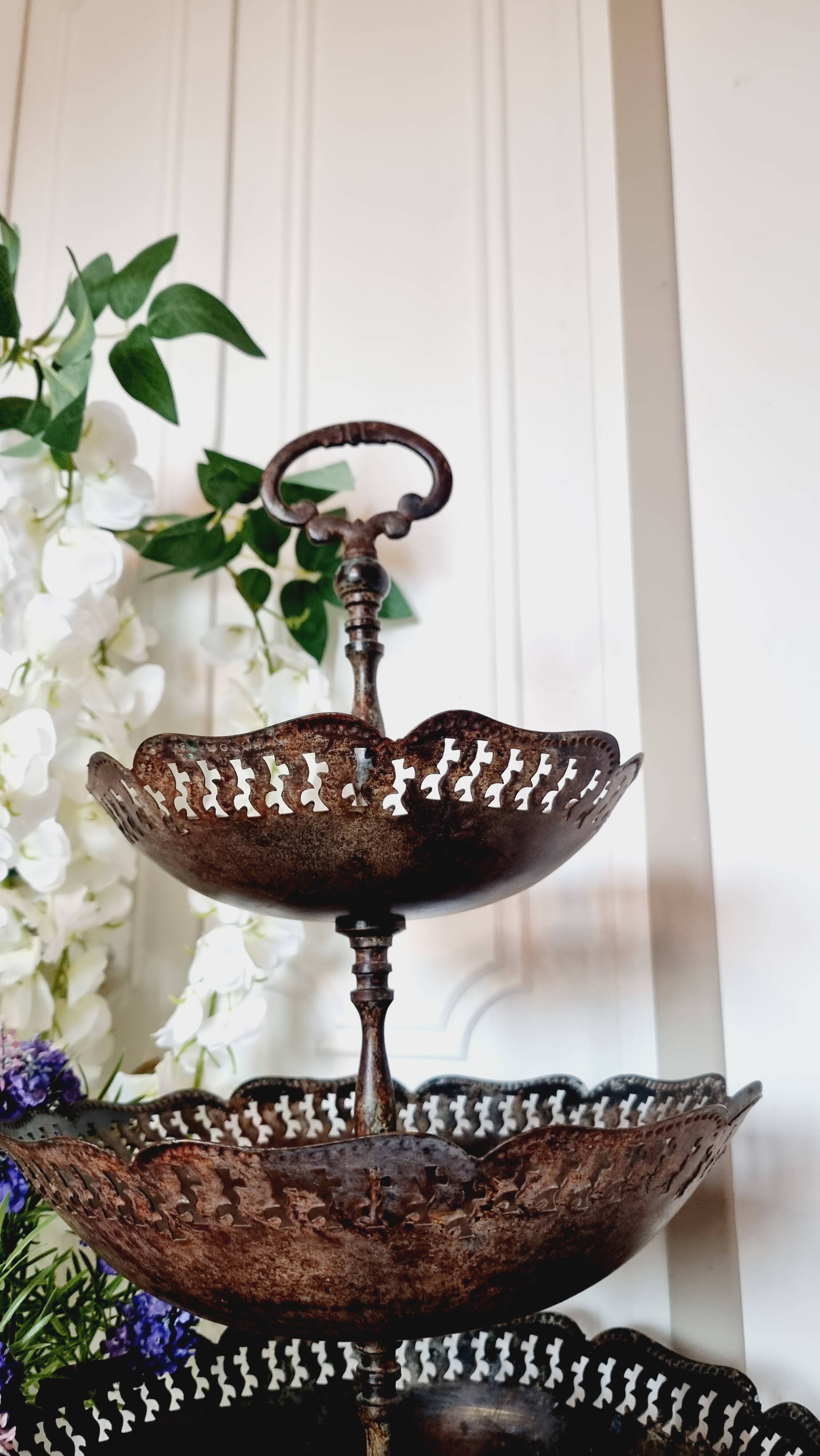 Large three-tiered fruit bowl in iron and brass, French style, rust.