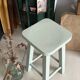 Tabouret bois massif vert amande 