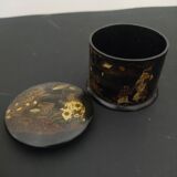 Napoleon III Japanese-style round box