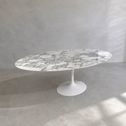 Table ovale Tulip en marbre de Saarinen pour Knoll