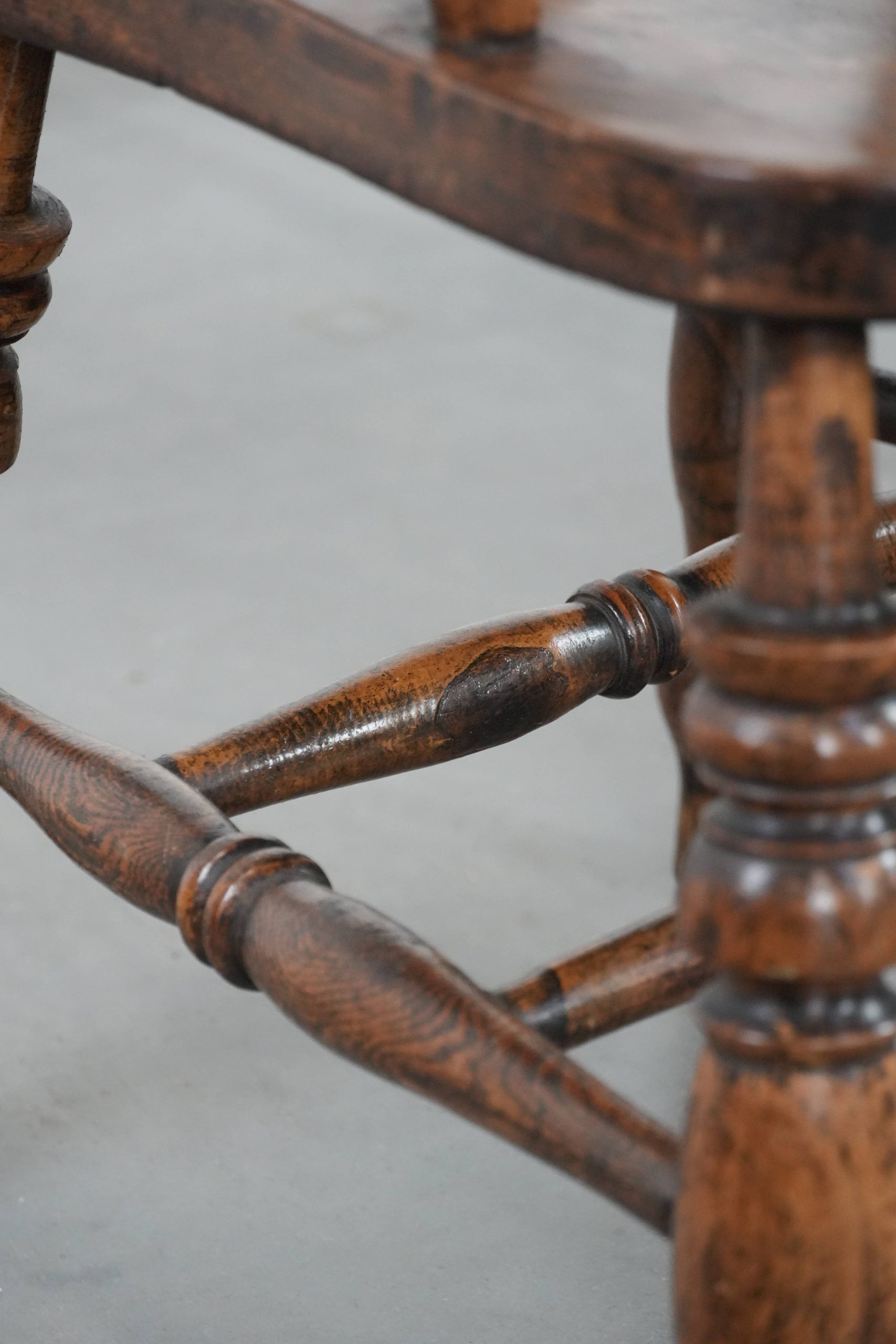 Set of 2 antique English captain's chairs/desk chairs from the 19th century