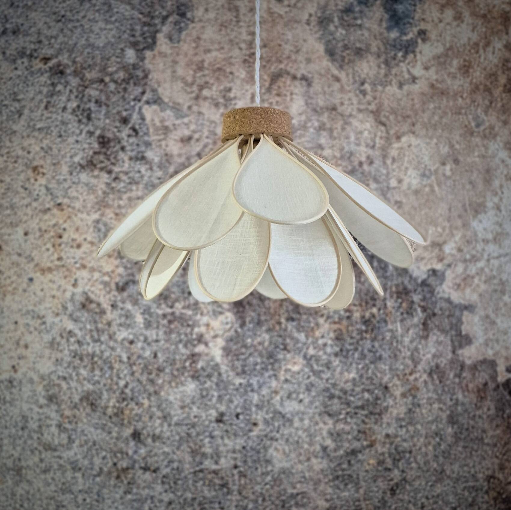 Flower suspension, Iris model, 16 petals in rattan and white linen