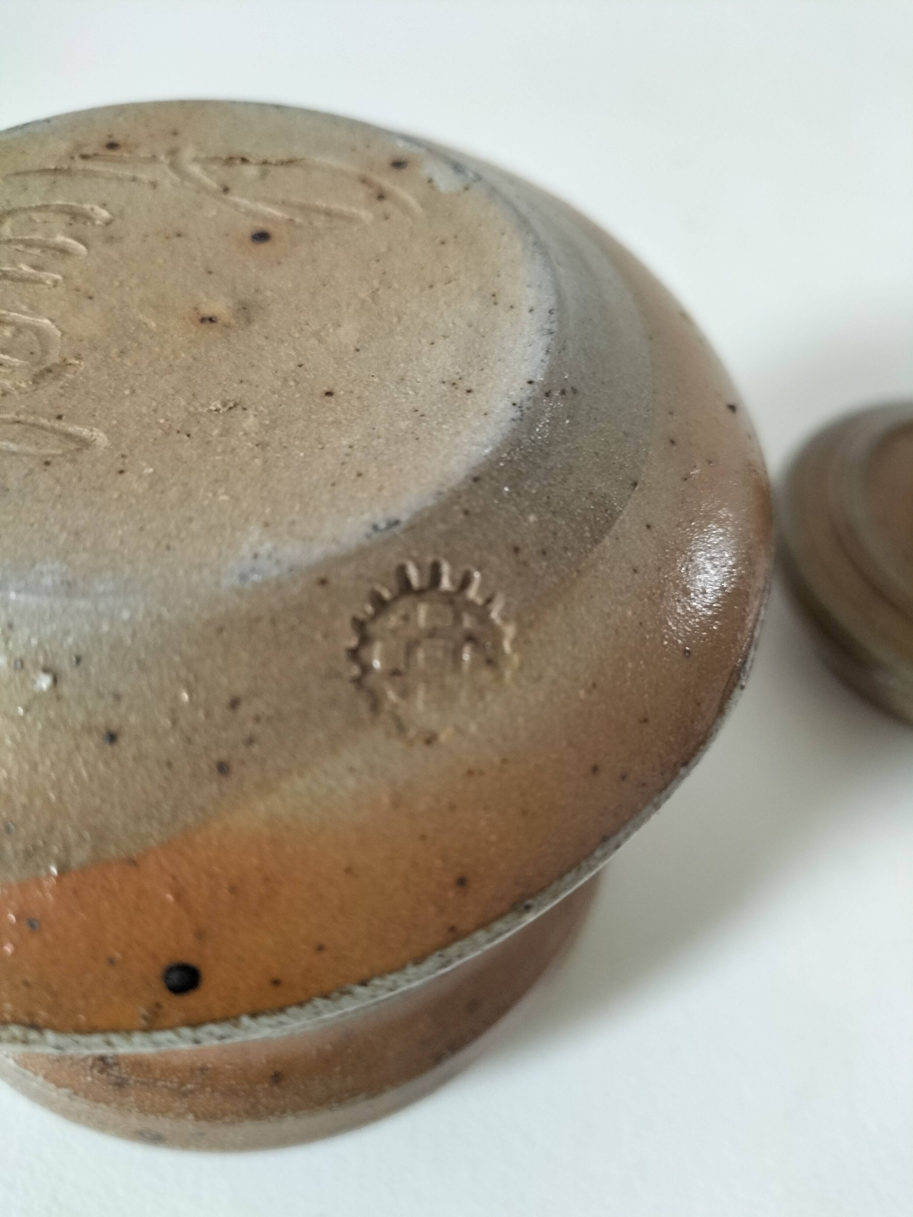 Covered pot in artisanal stoneware with an owl – signed Plume