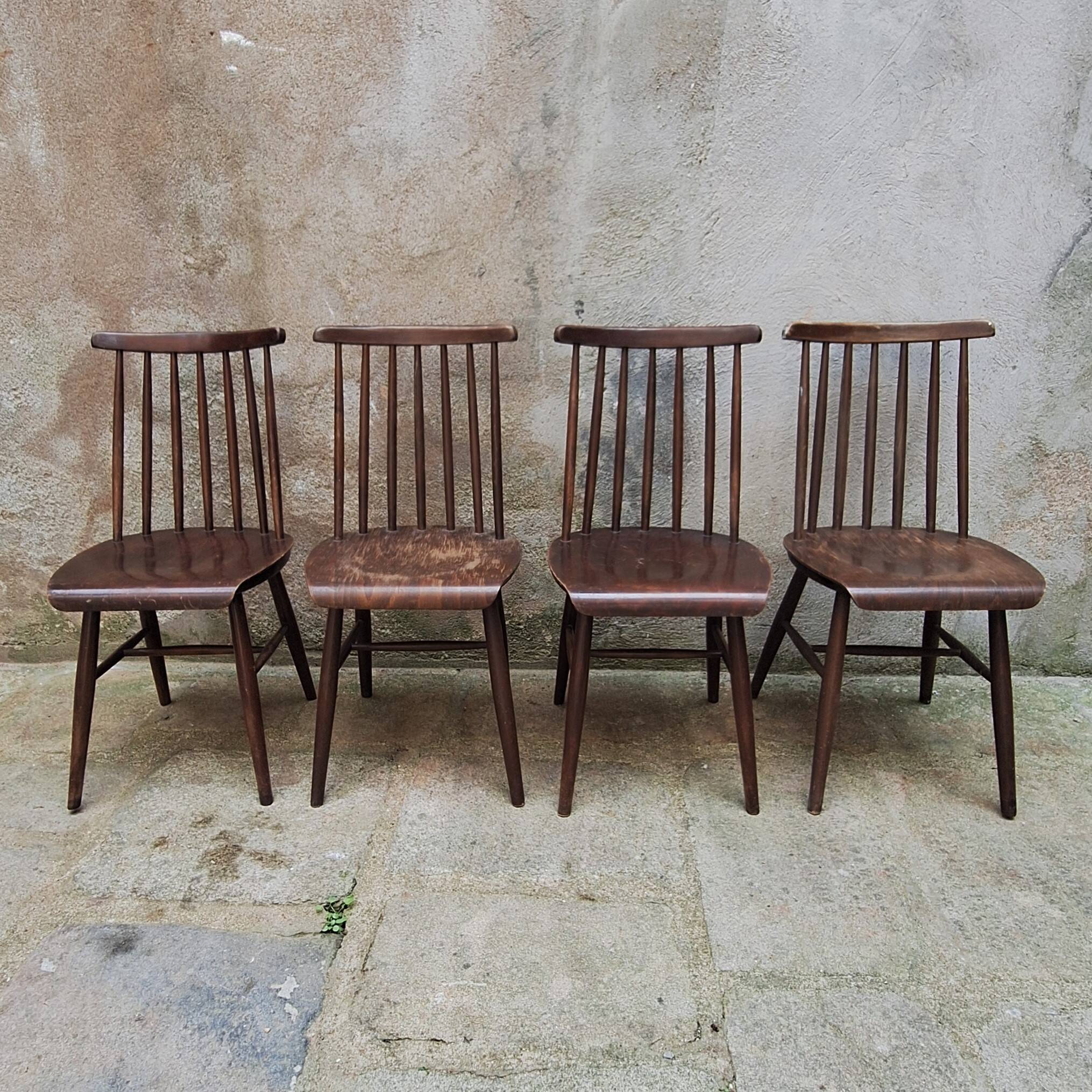Set of 4 wooden slatted chairs in Scandinavian style