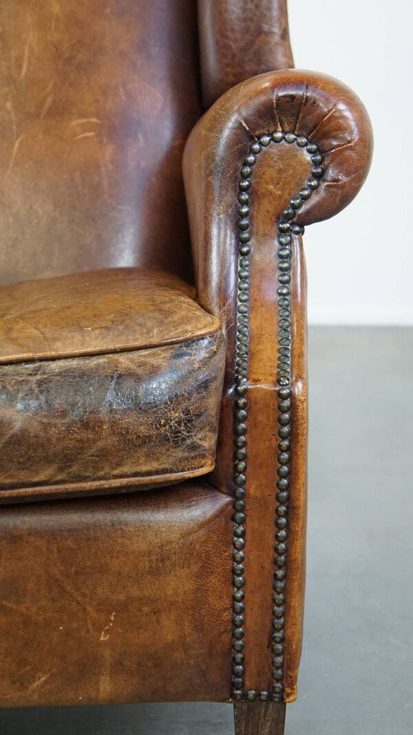 Grand fauteuil à oreilles en cuir de mouton de style anglais vintage