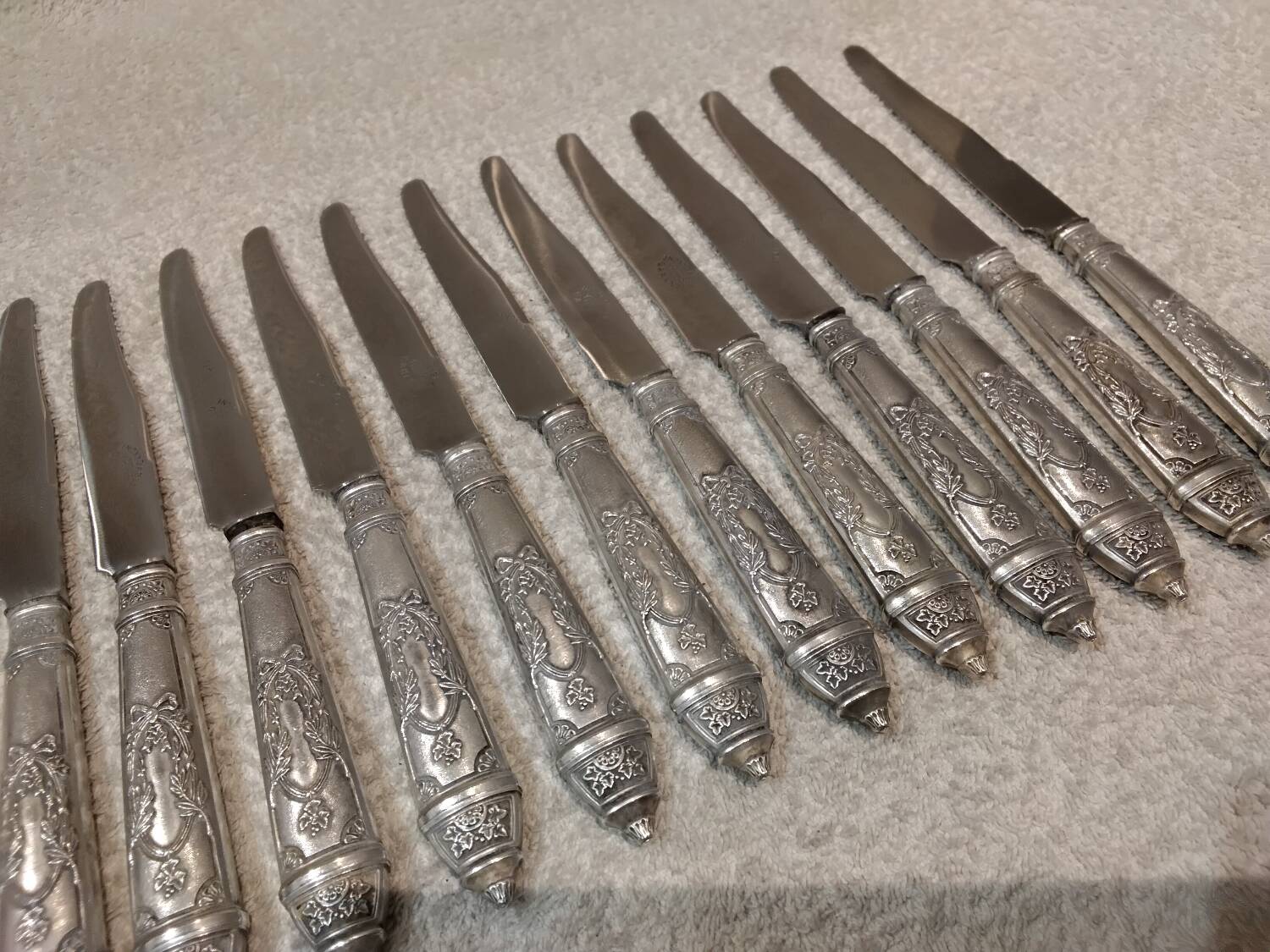 12 silver-plated metal table knives yrras style louis xvi