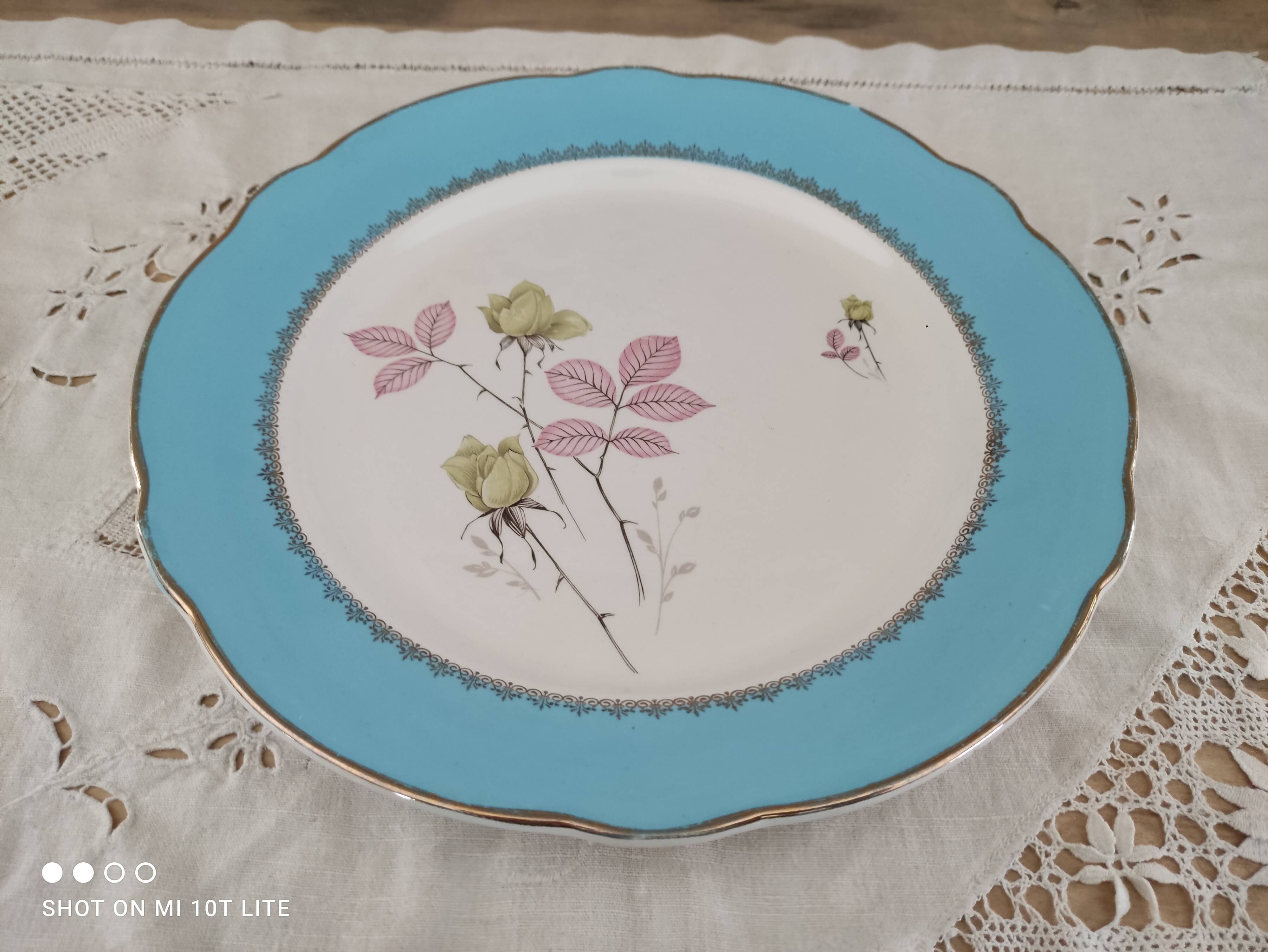 Round dish K&G Lunéville Badonviller France marli light blue floral decoration