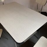Set table and chairs in formica