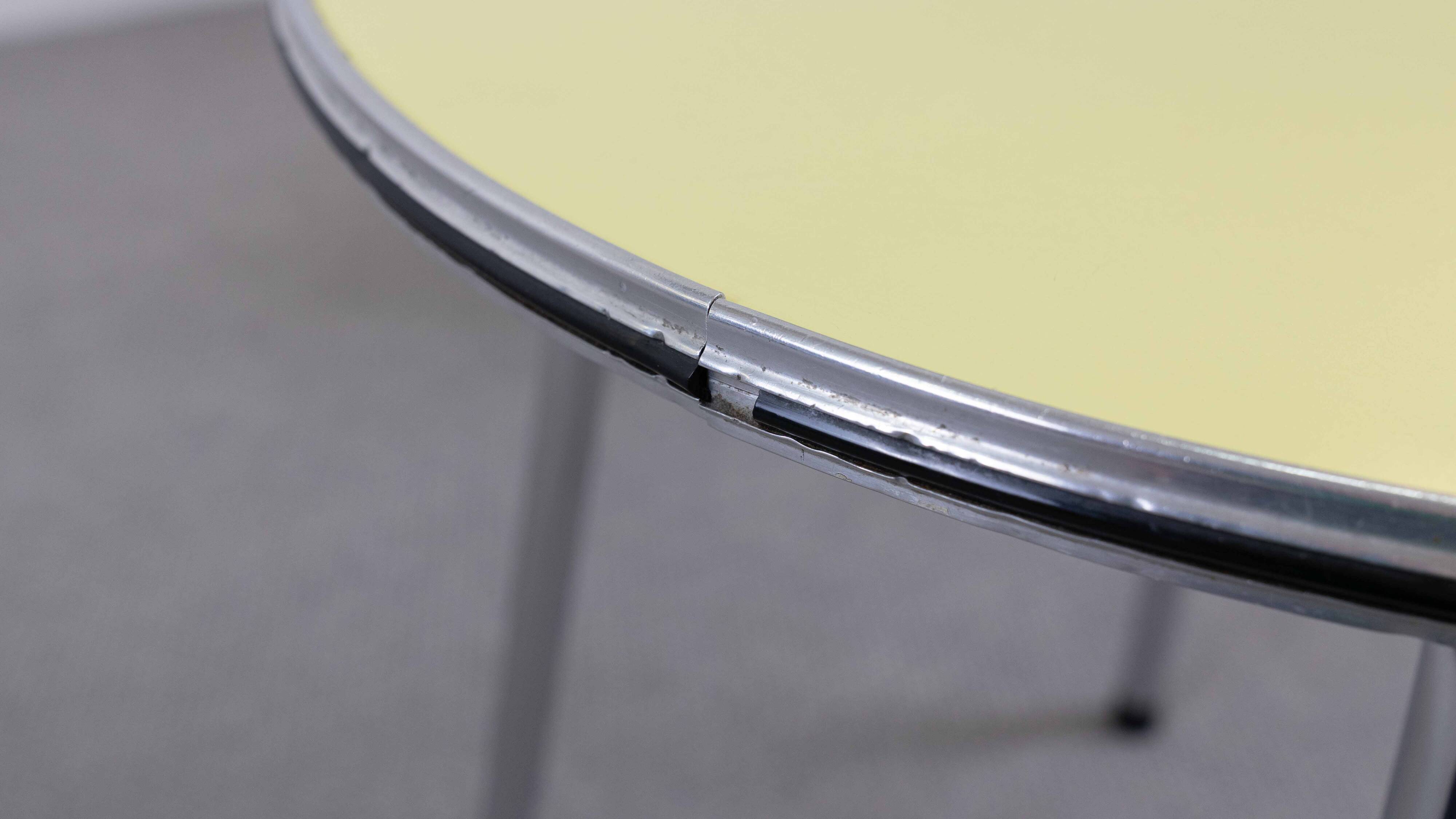 Table d'appoint en tube d'acier Bauhaus vintage