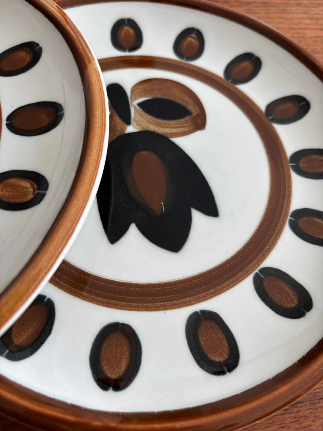 Set of 6 vintage 1970 Boch La Louvière dessert plates, kimono design.