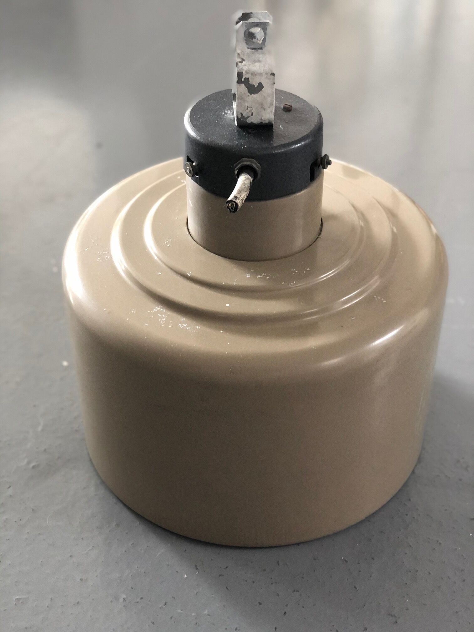 Industrial light pendant