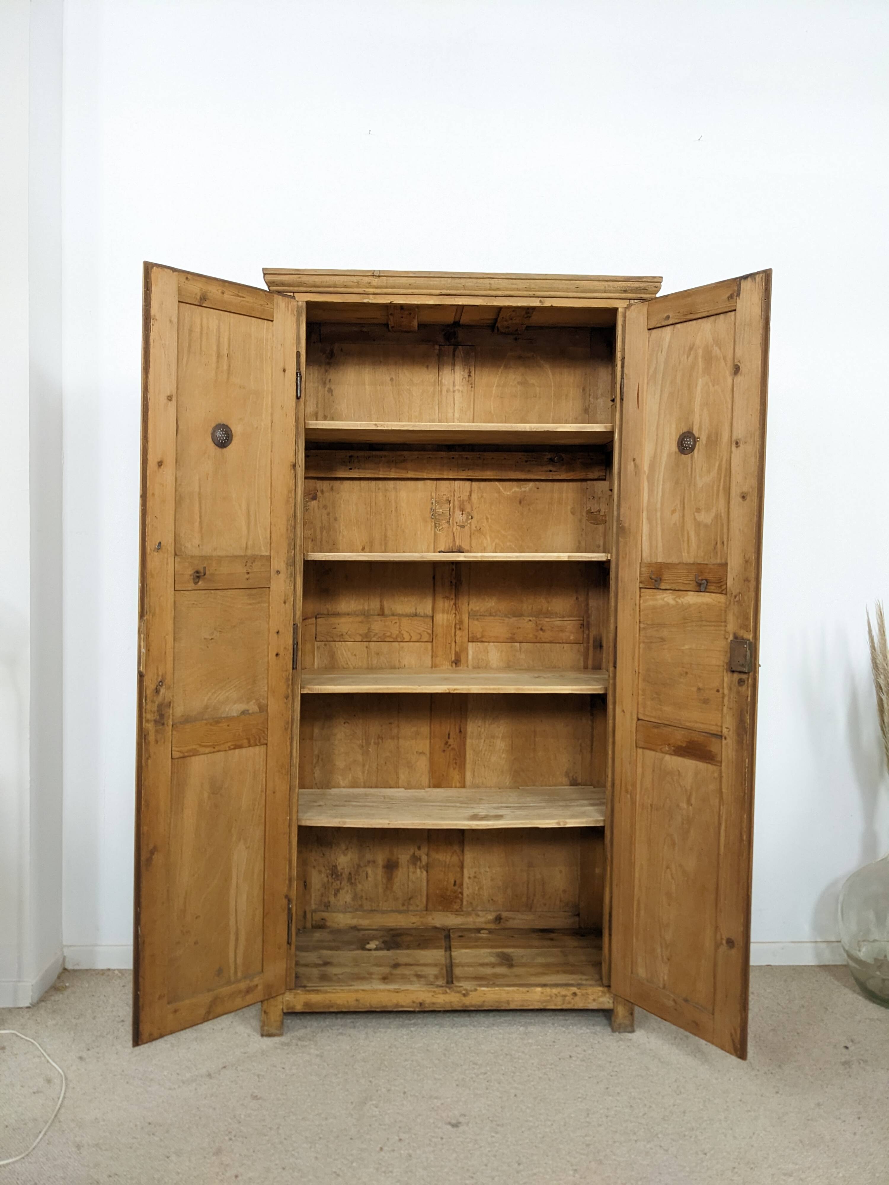 Armoire ancienne