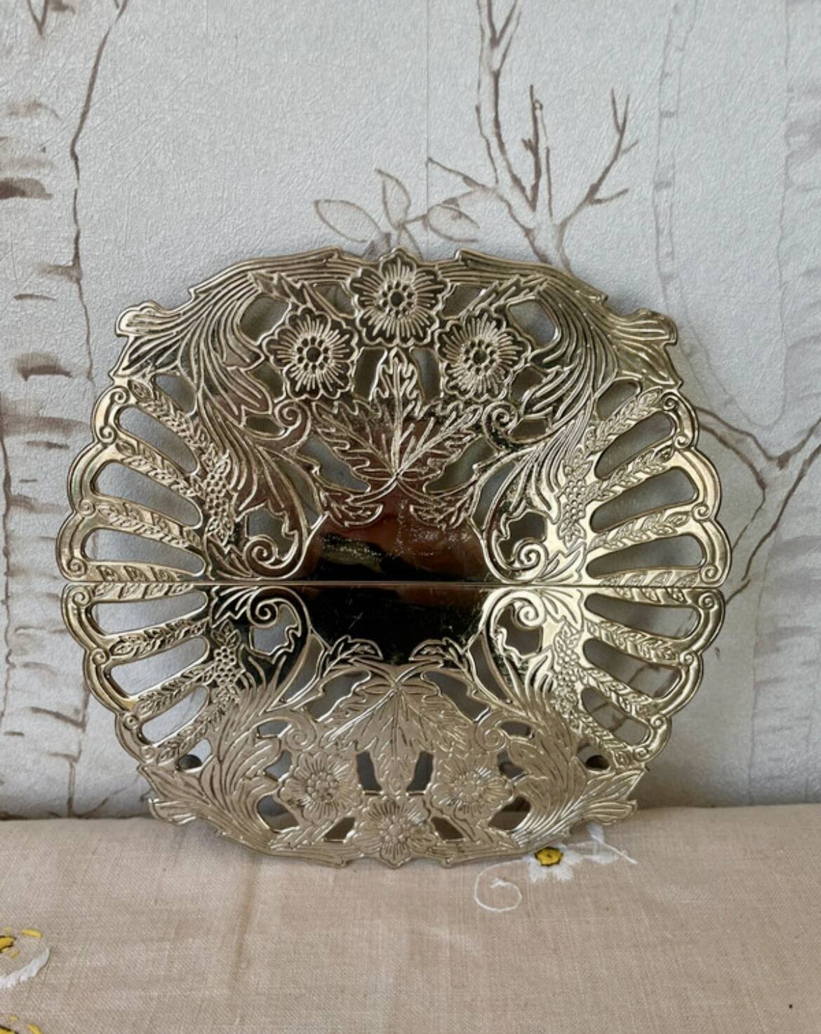 Antique vintage expandable trivet