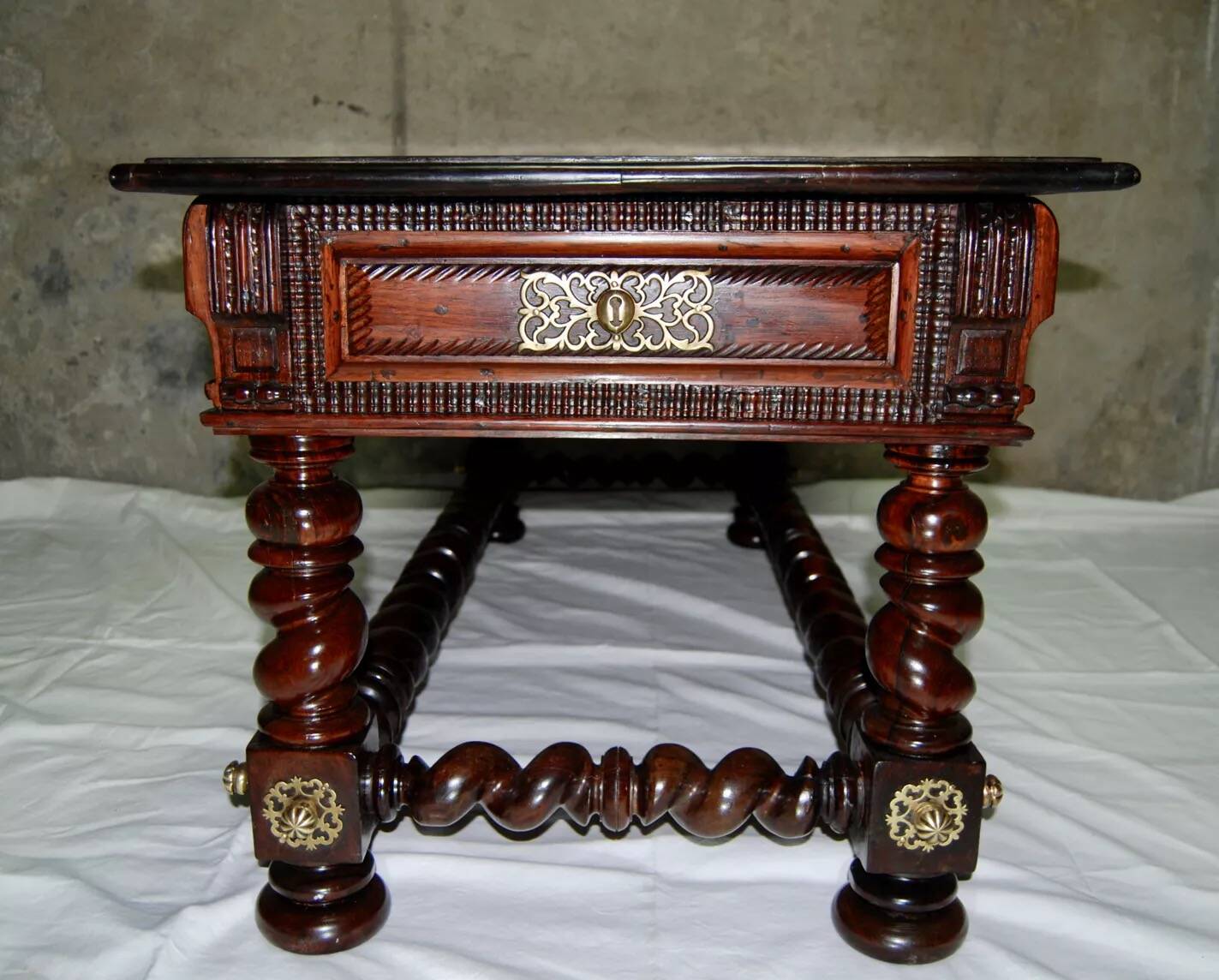 Table basse portugaise en palissandre du Brésil, XVIIIe siècle
