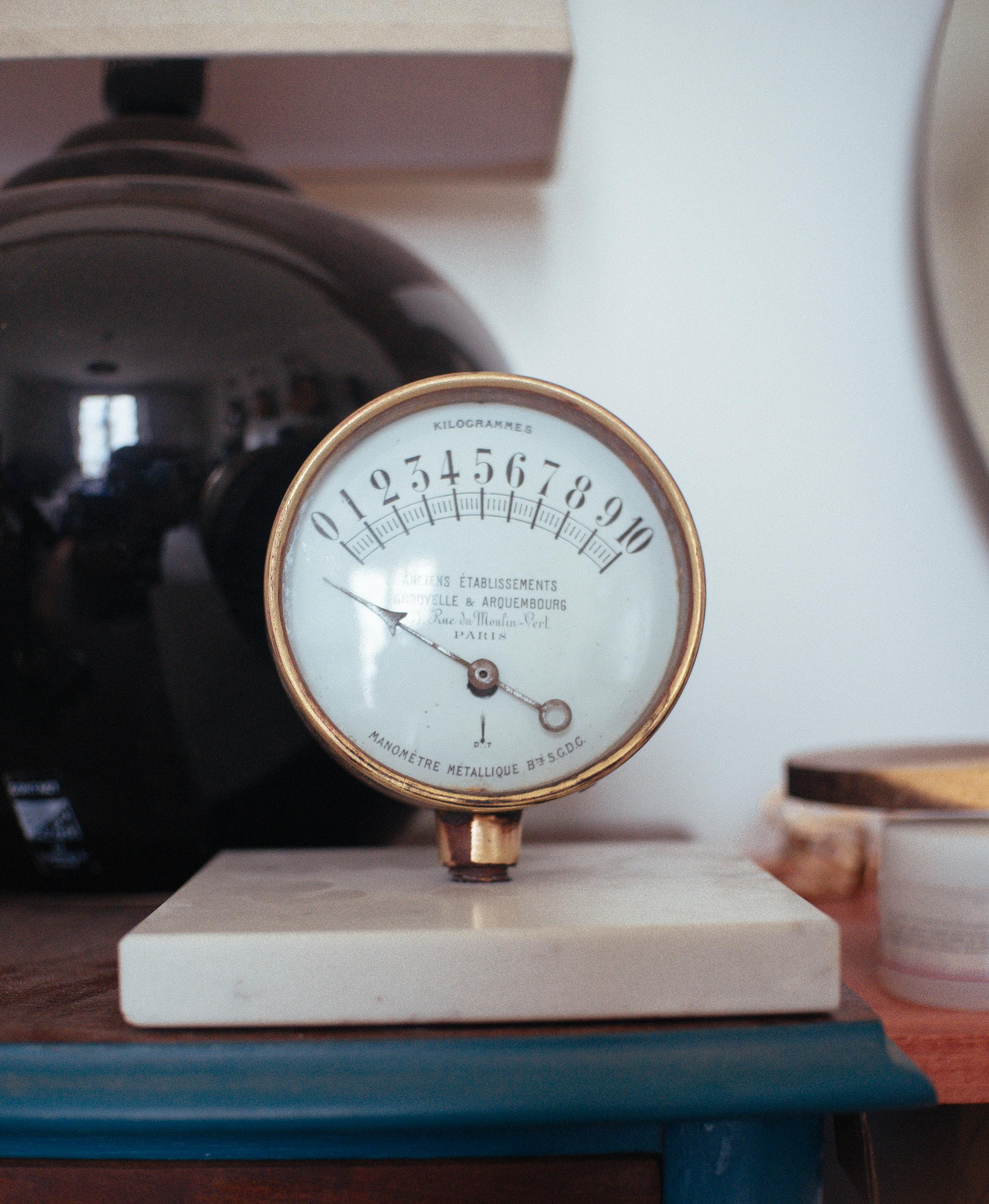 Manometer early twentieth century on marble base