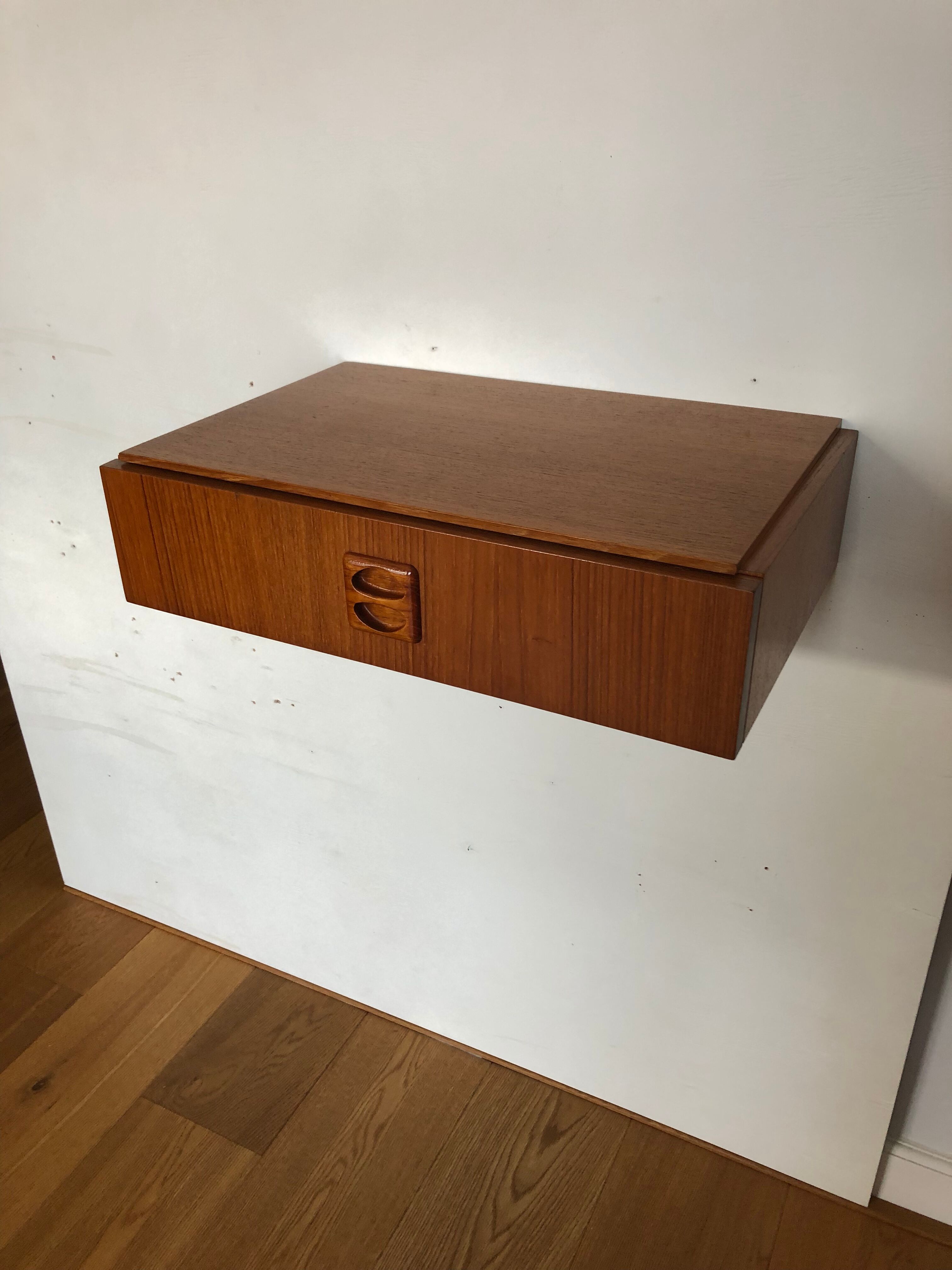 Une console murale