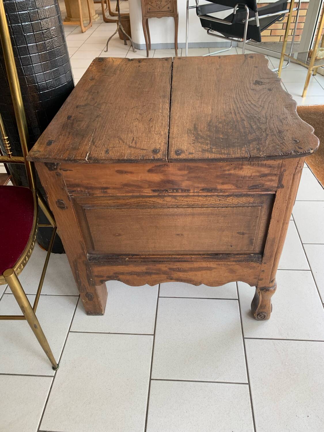 Antique 18th century chest of drawers