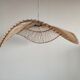 Suspension ou luminaire en rotin en forme de plateau circulaire ondulant à croisillons
