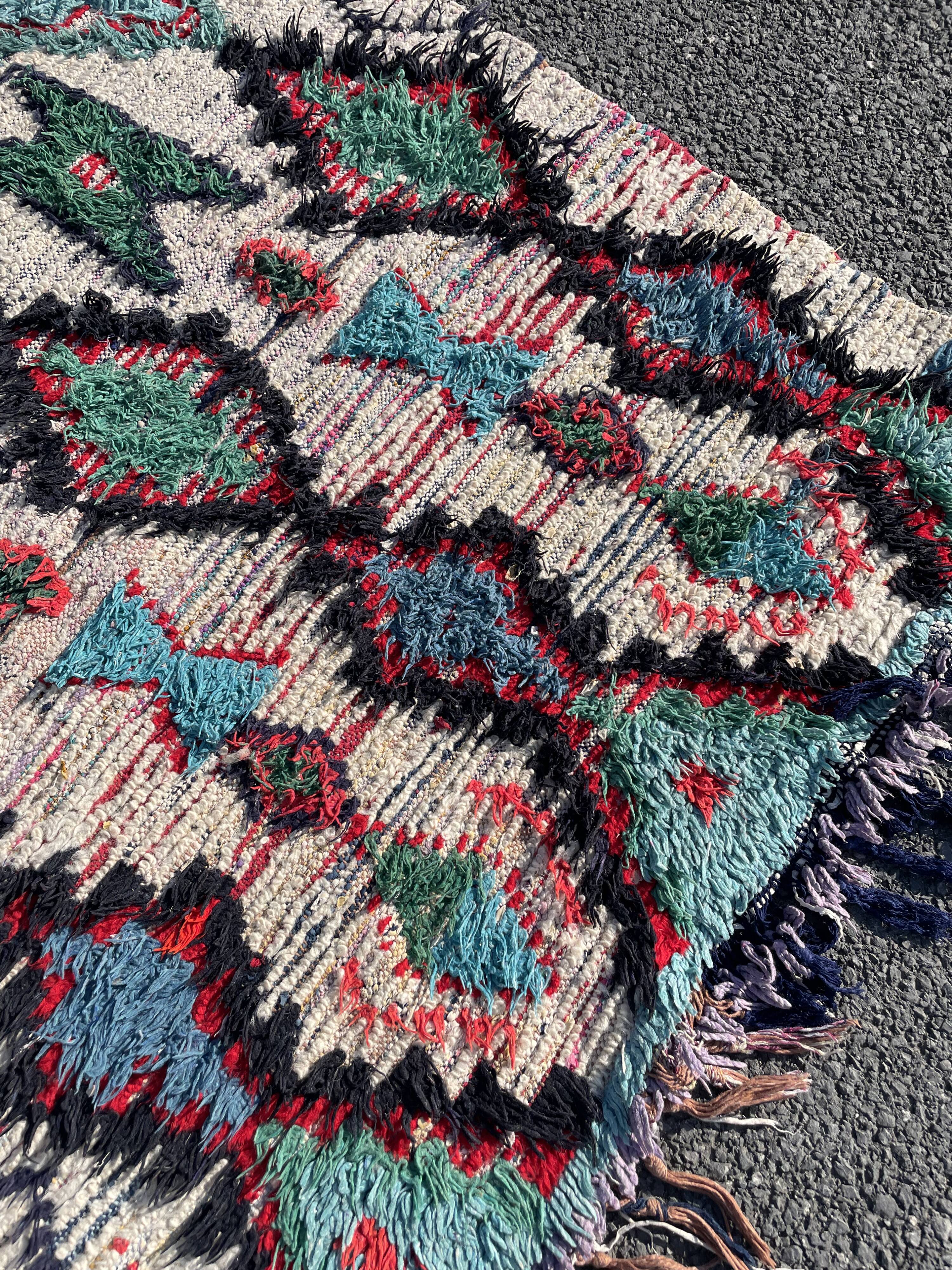 Vintage moroccan carpet from the azilal region 110x160 cm