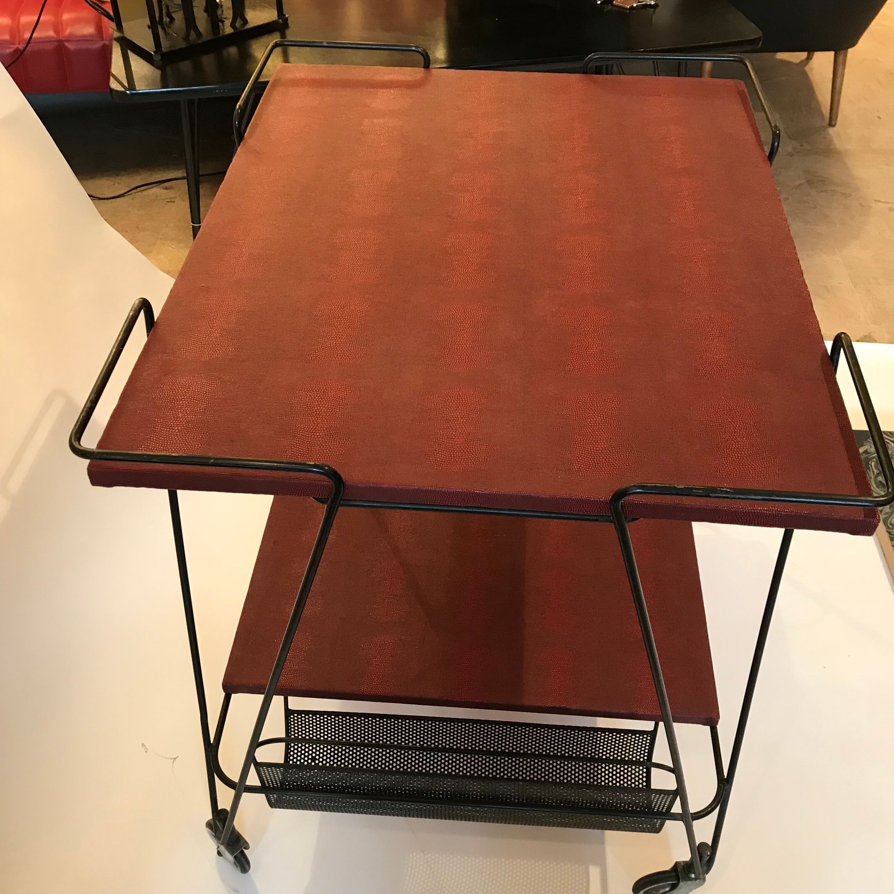 Serving table