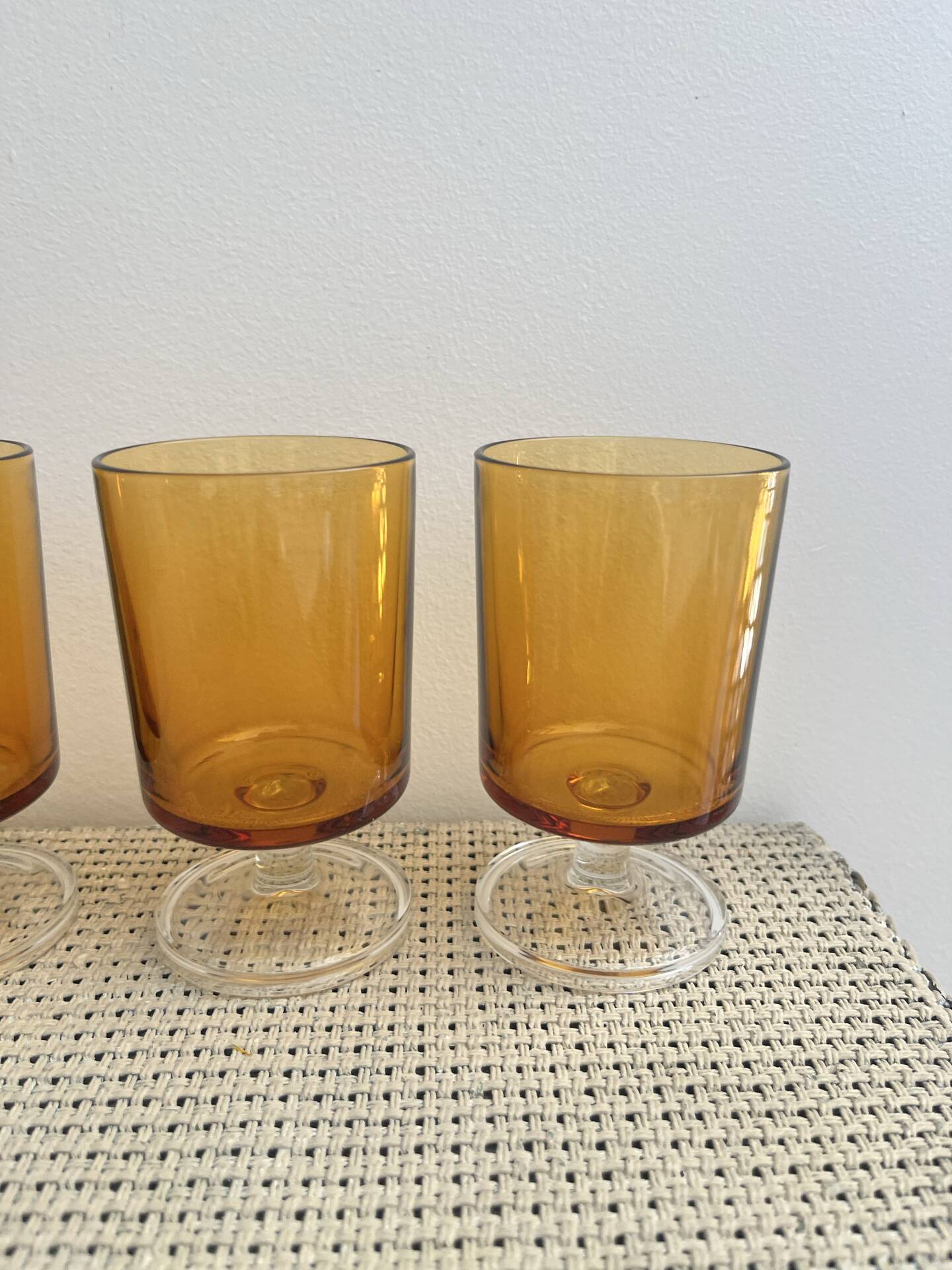 4 verres à pied