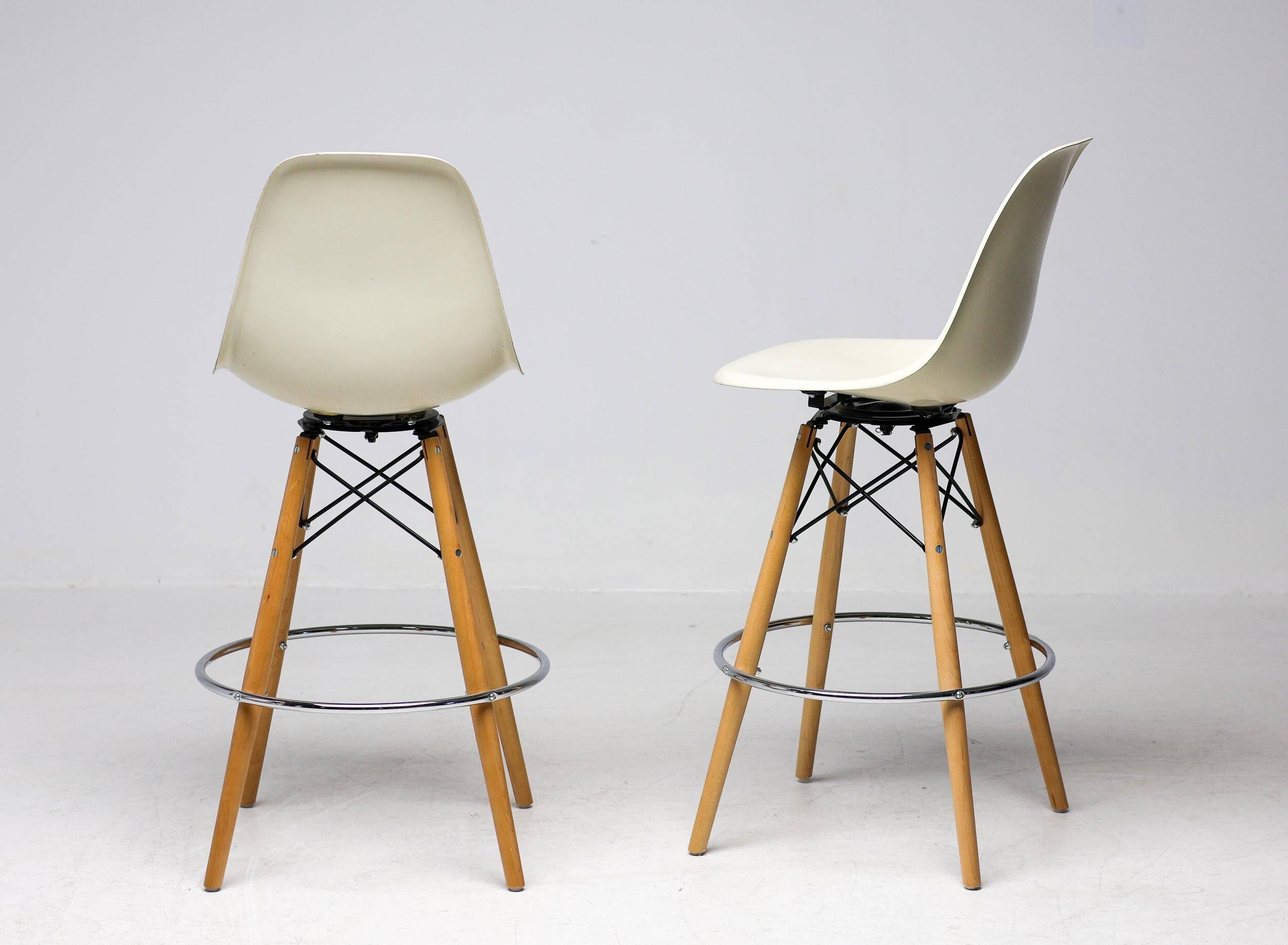 Ensemble de deux tabourets de bar Herman Miller Mid Century Modern Charles Eames "PSW".