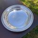 Plat en métal argenté vintage, creux rond à frise de laurier