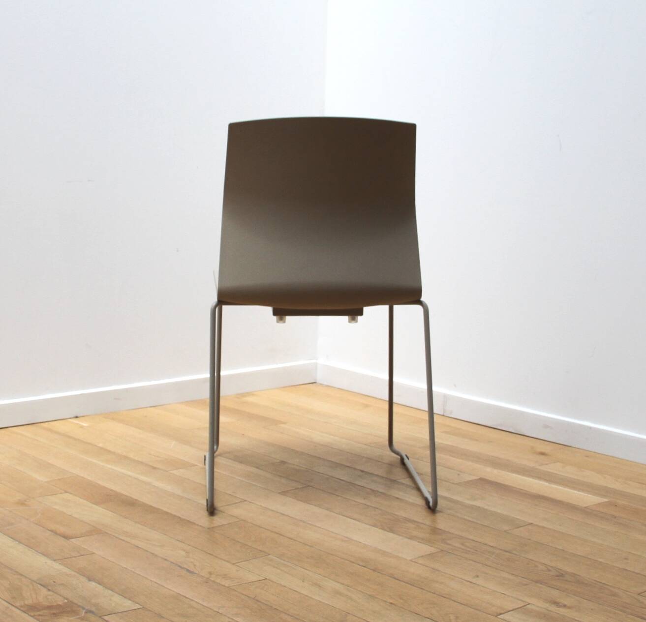 Kabi Wire visitor chair, Akaba