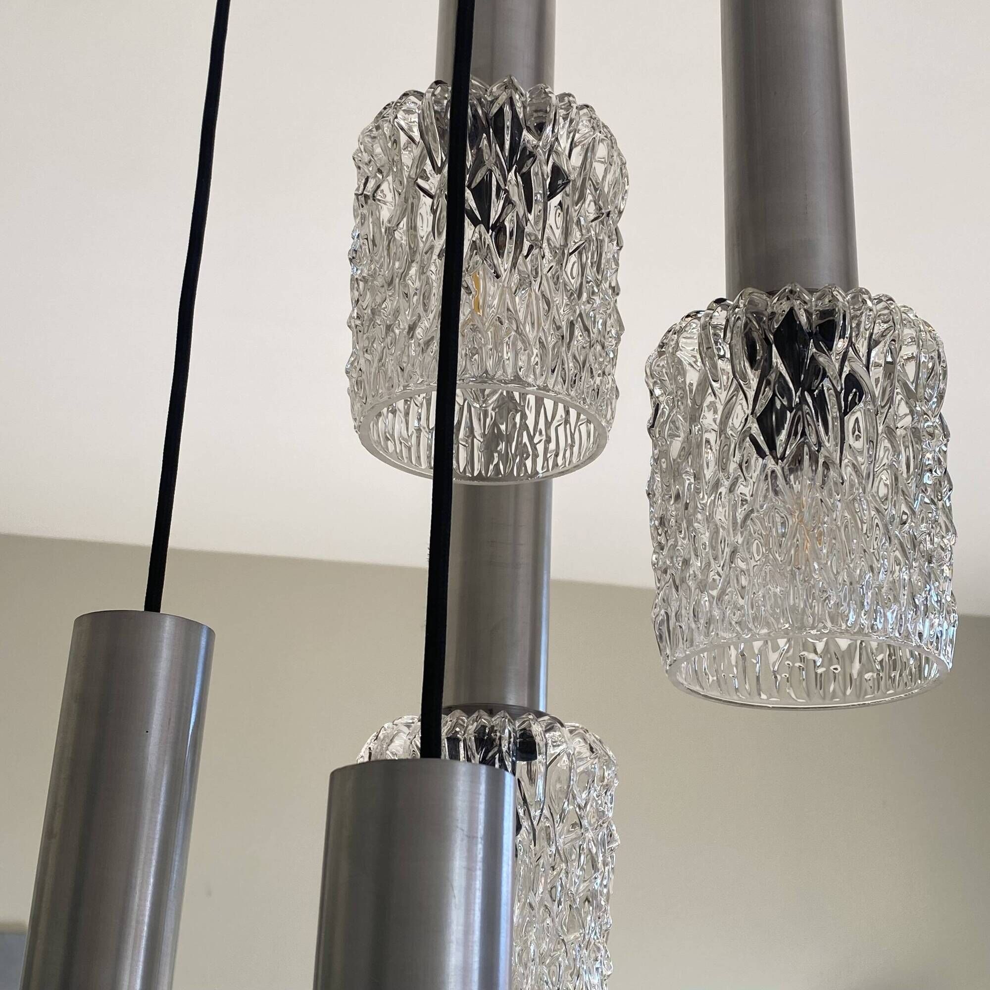 Large cascading chandelier with 5 glass lampshades and aluminium tube.