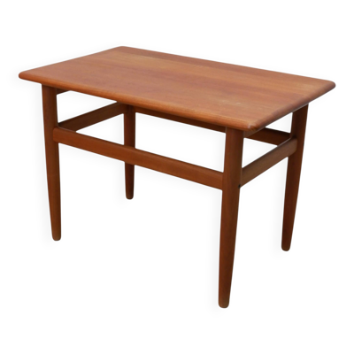 Table d'appoint danoise par Niels Bach