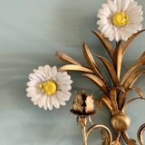 Wall lamp in gilded brass with a daisy design.