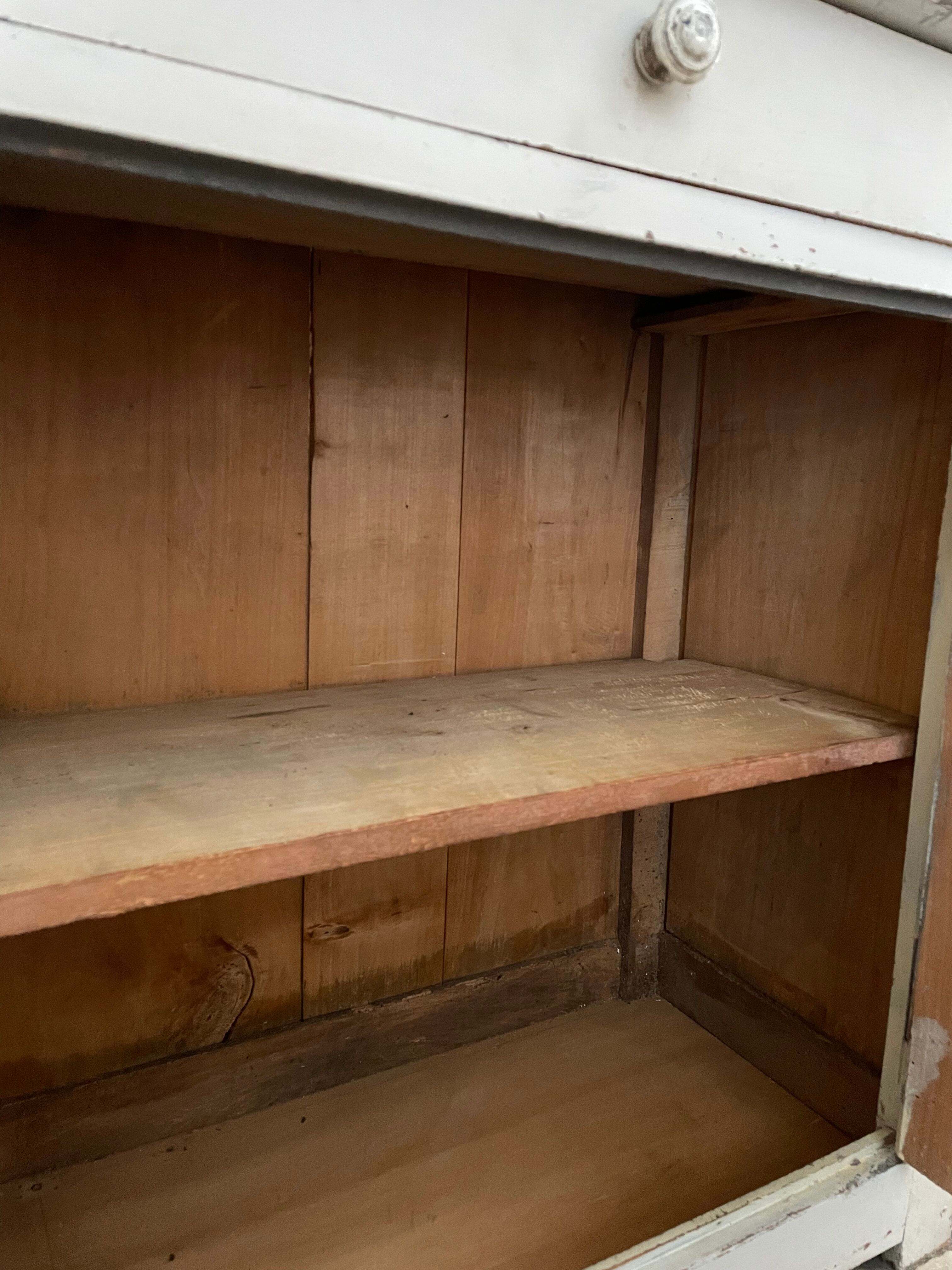 Buffet parisien ancien