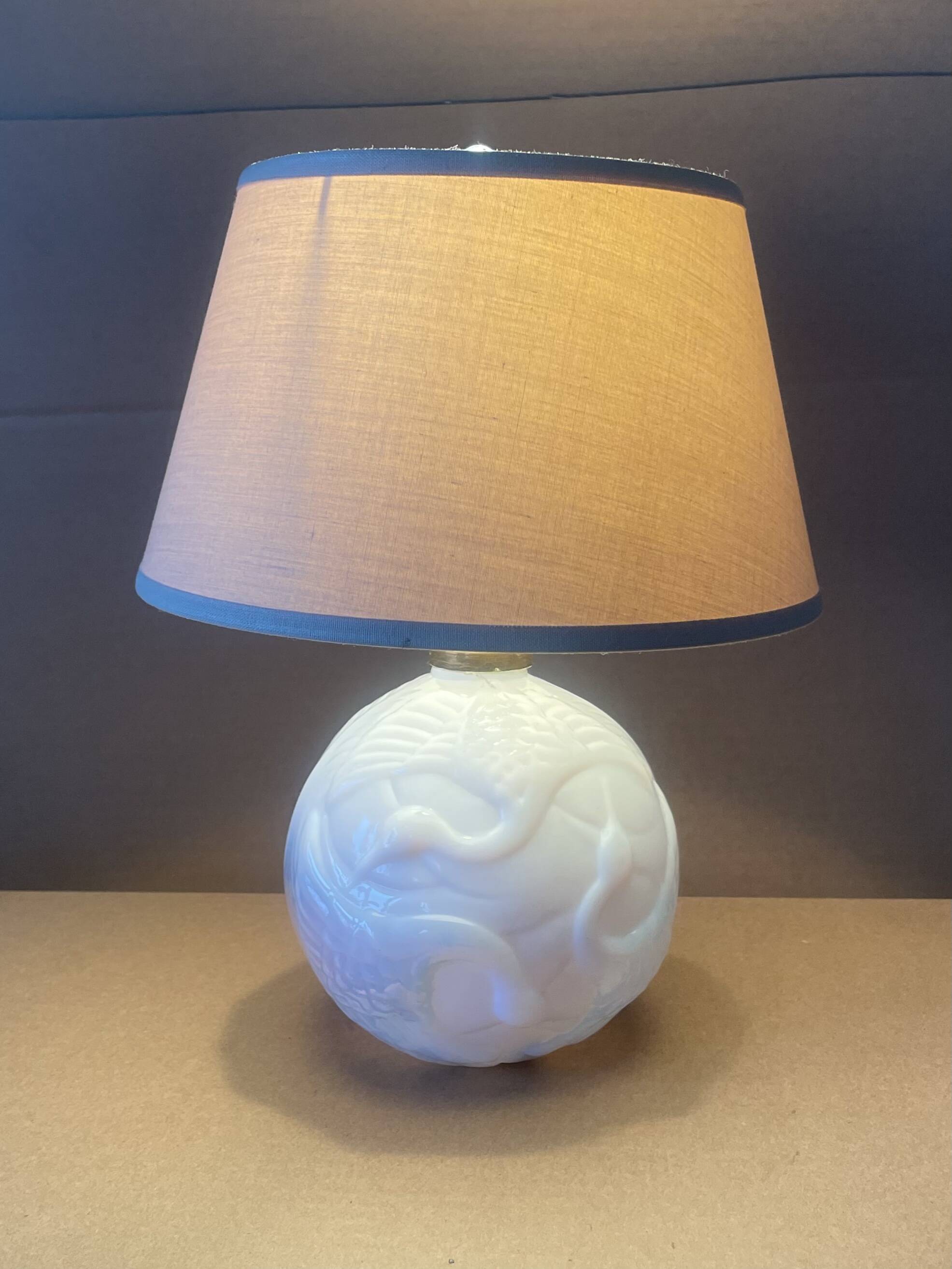 Lampe Art Déco en verre moulé / Saint Aignan