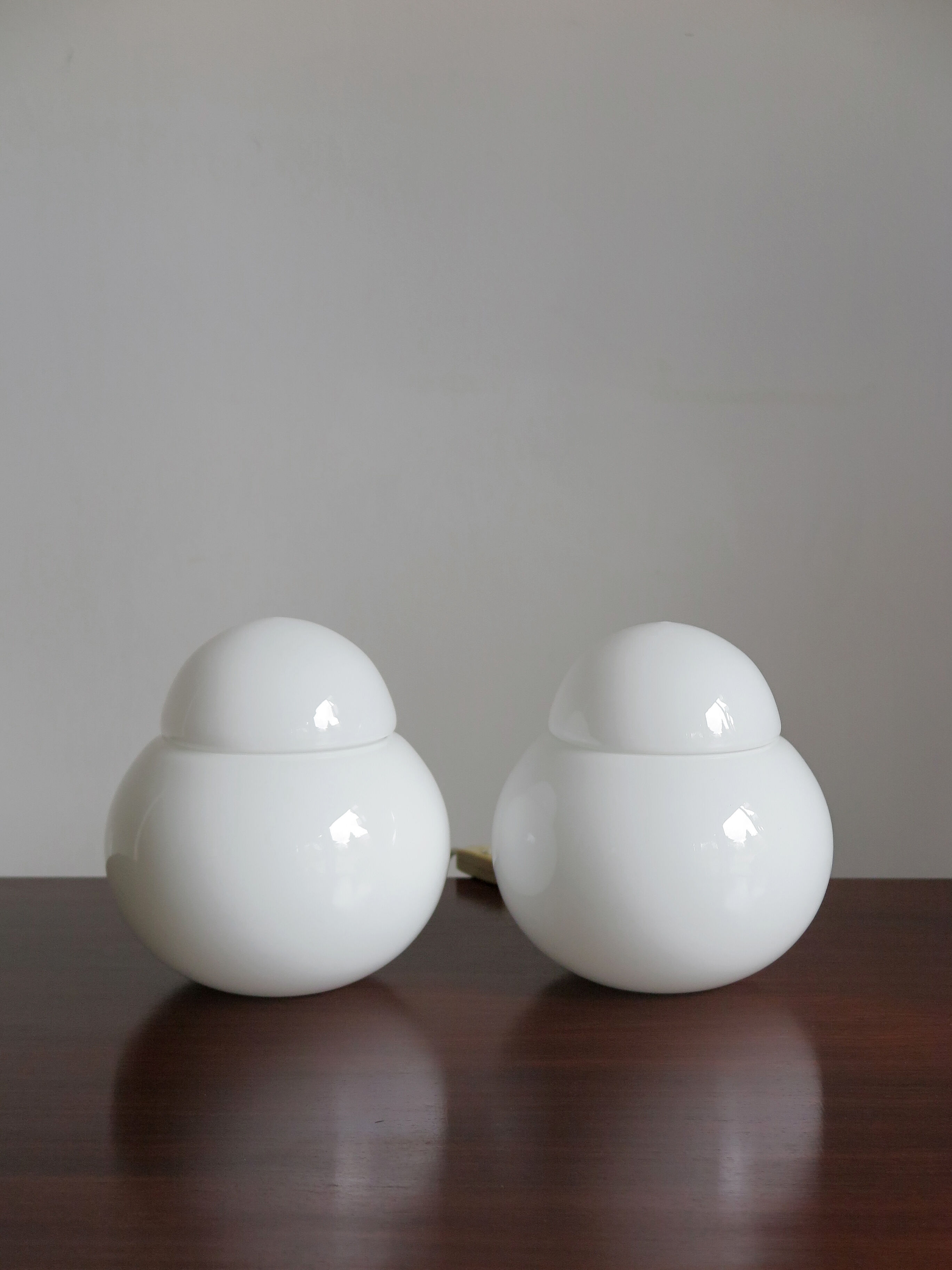 Daruma white glass bedside lamps by Sergio Asti for Candle, 1960s