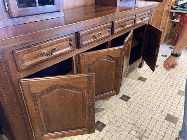 4-door wooden dresser