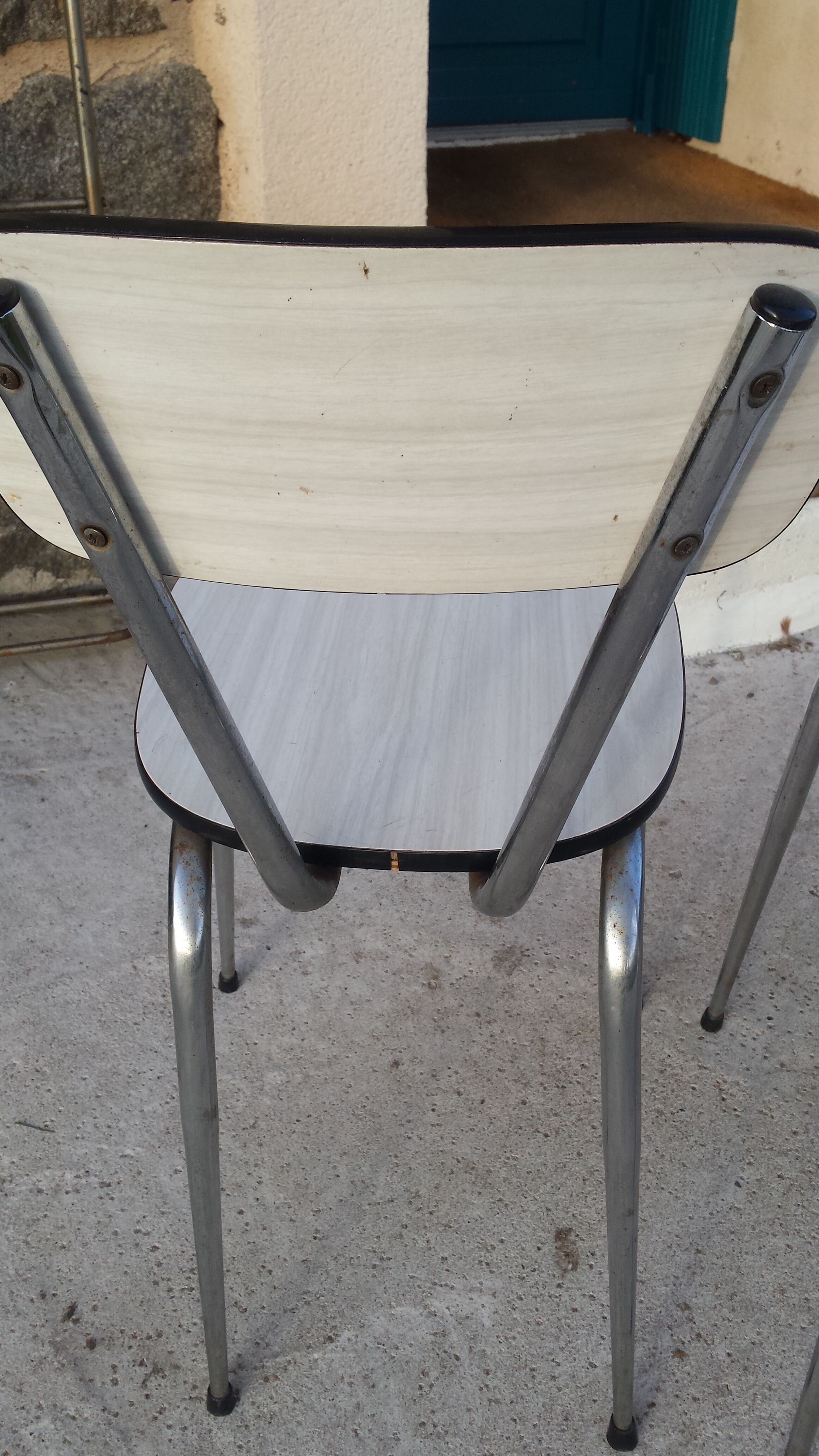 Table and 4 chairs in white formica