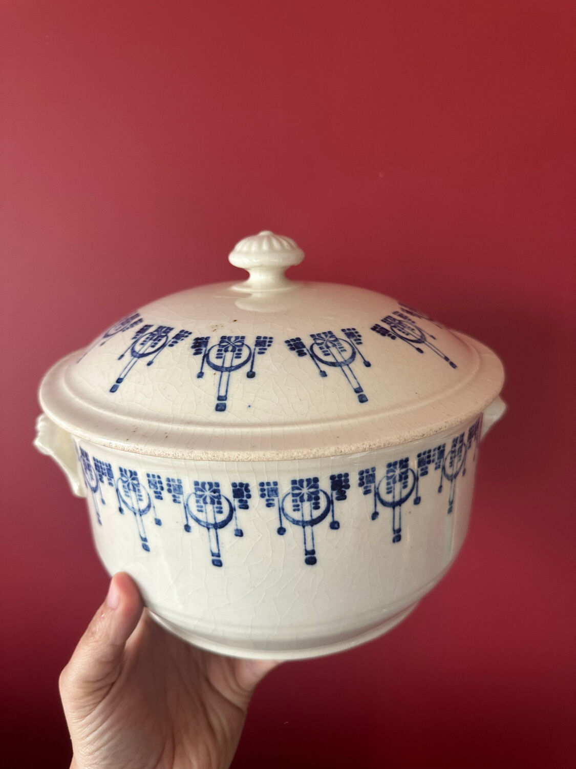 Dish - vegetable dish / soup tureen