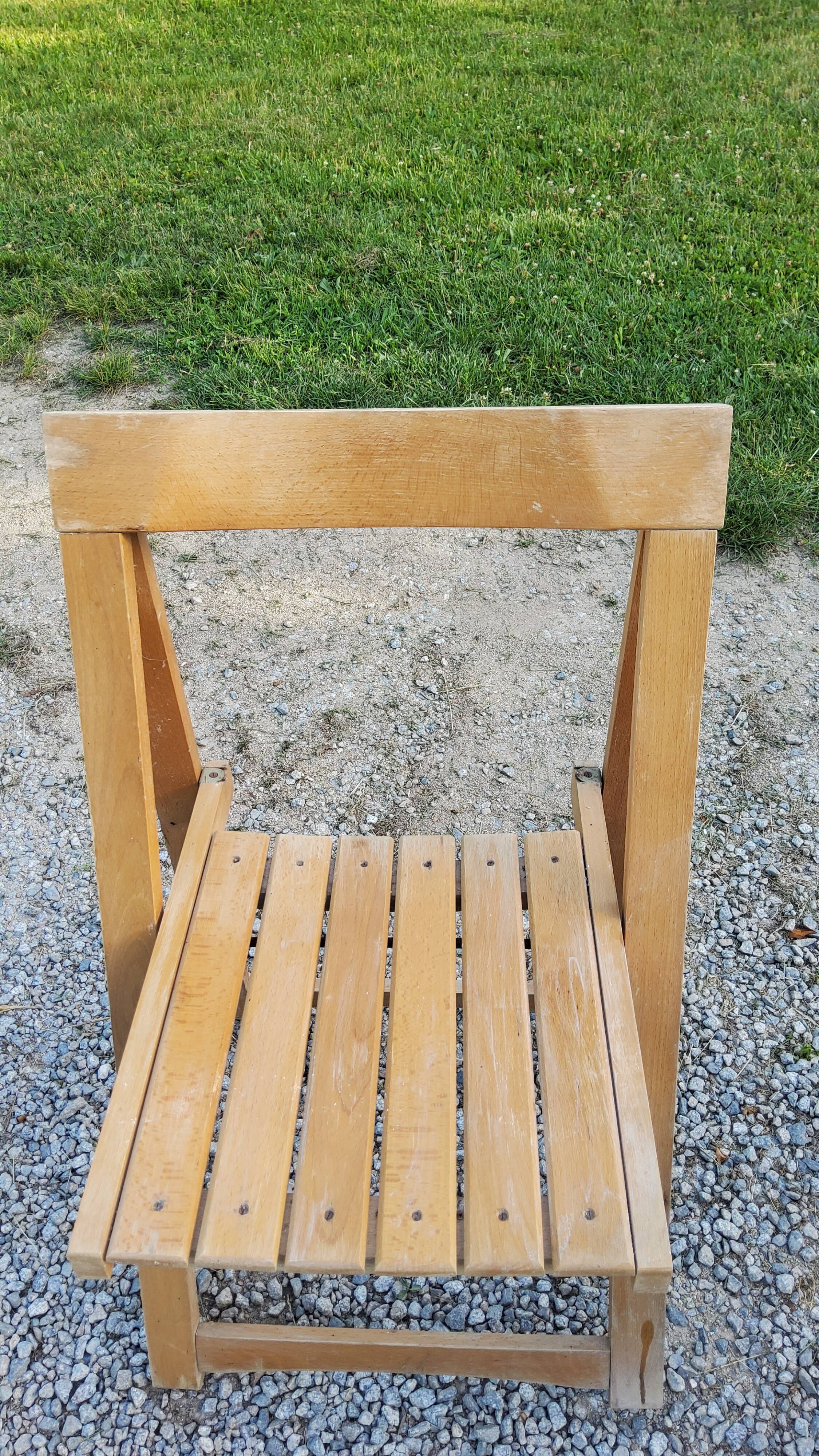 Pair of folding chairs with beech slats from the 70s