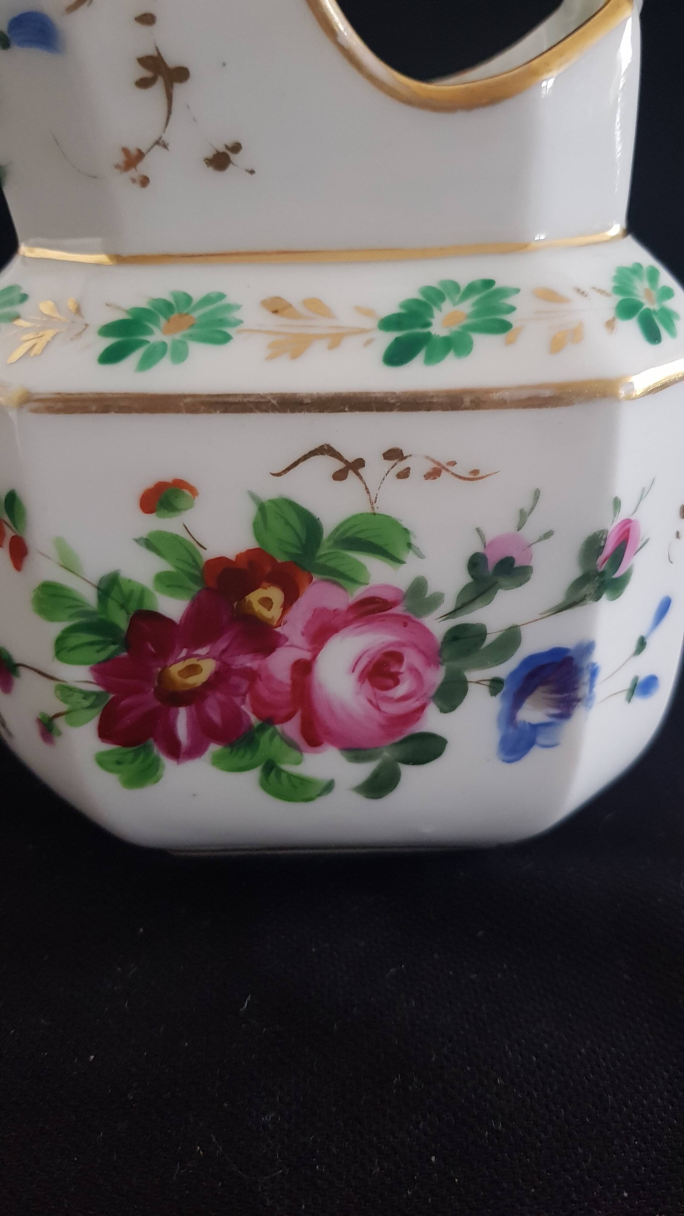 Large octagonal milk jug porcelain from Paris "Old Paris", mid-19th century.