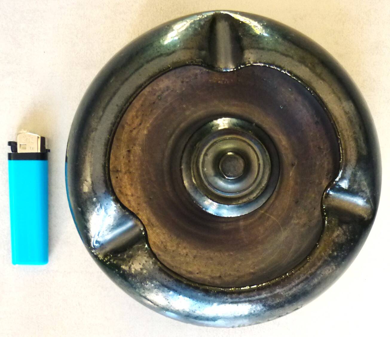 Black ceramic ashtray, enamelled, signed Jean Marais, 1960s/1970s